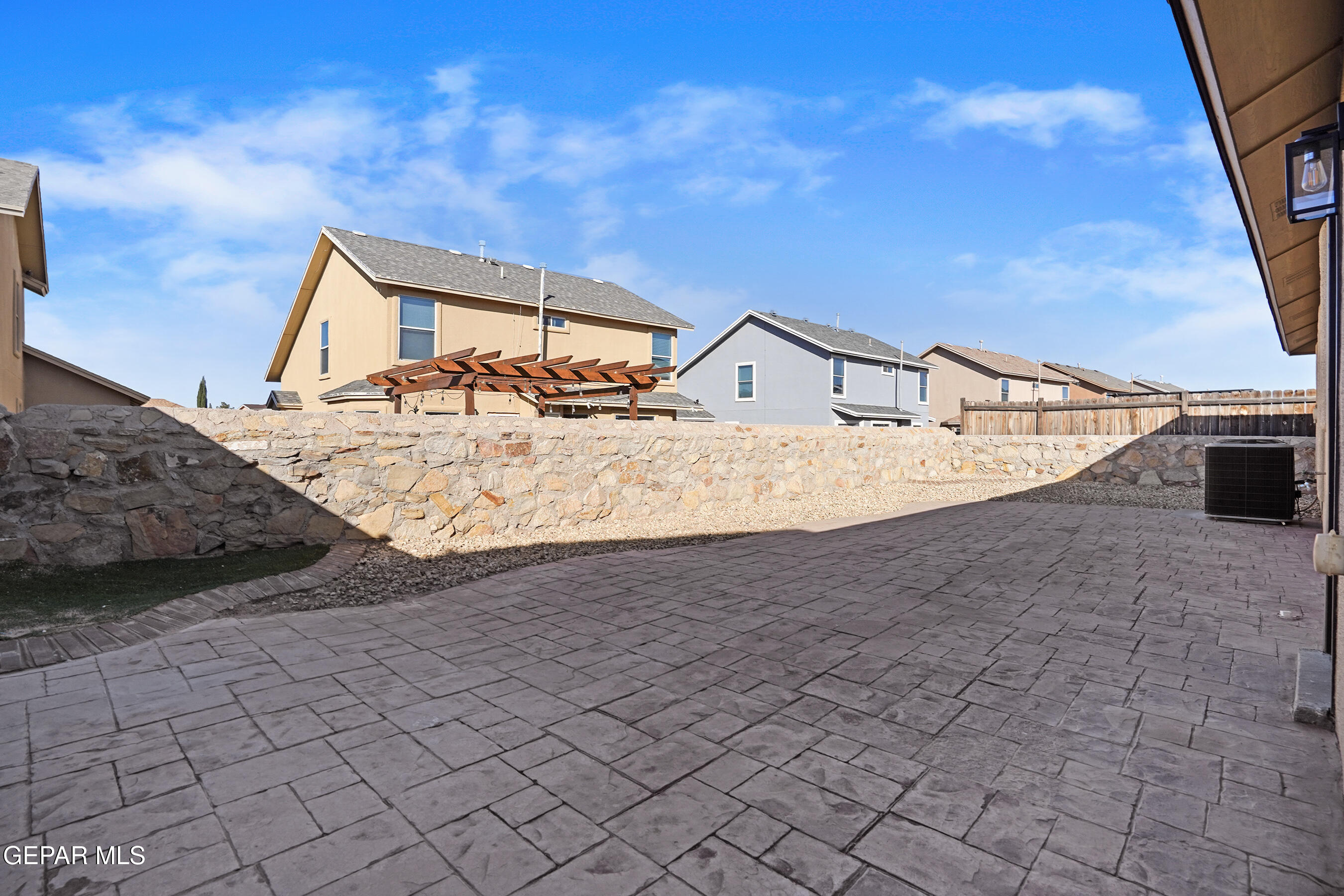 6237 LOVEBIRD Lane