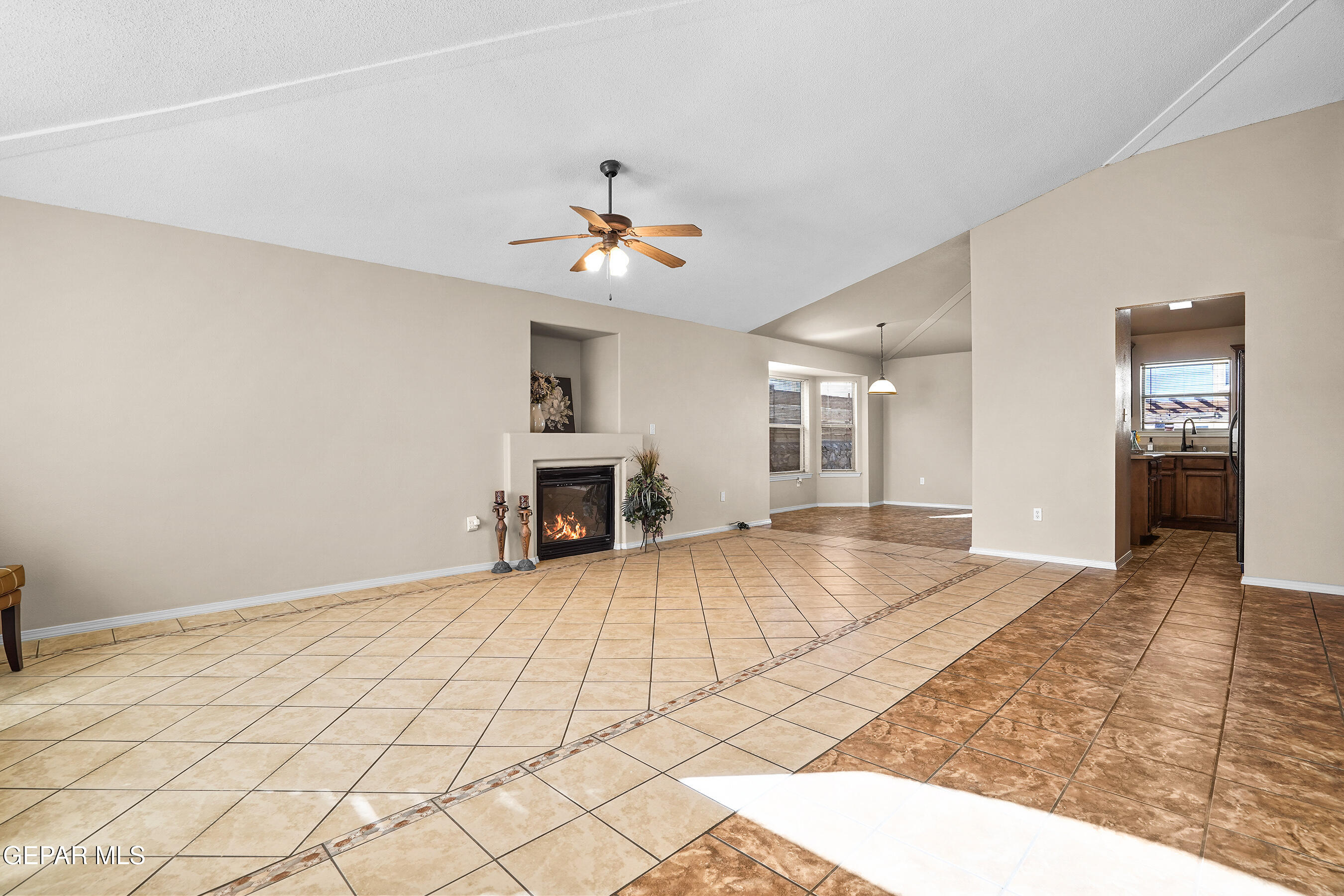6237 LOVEBIRD Lane