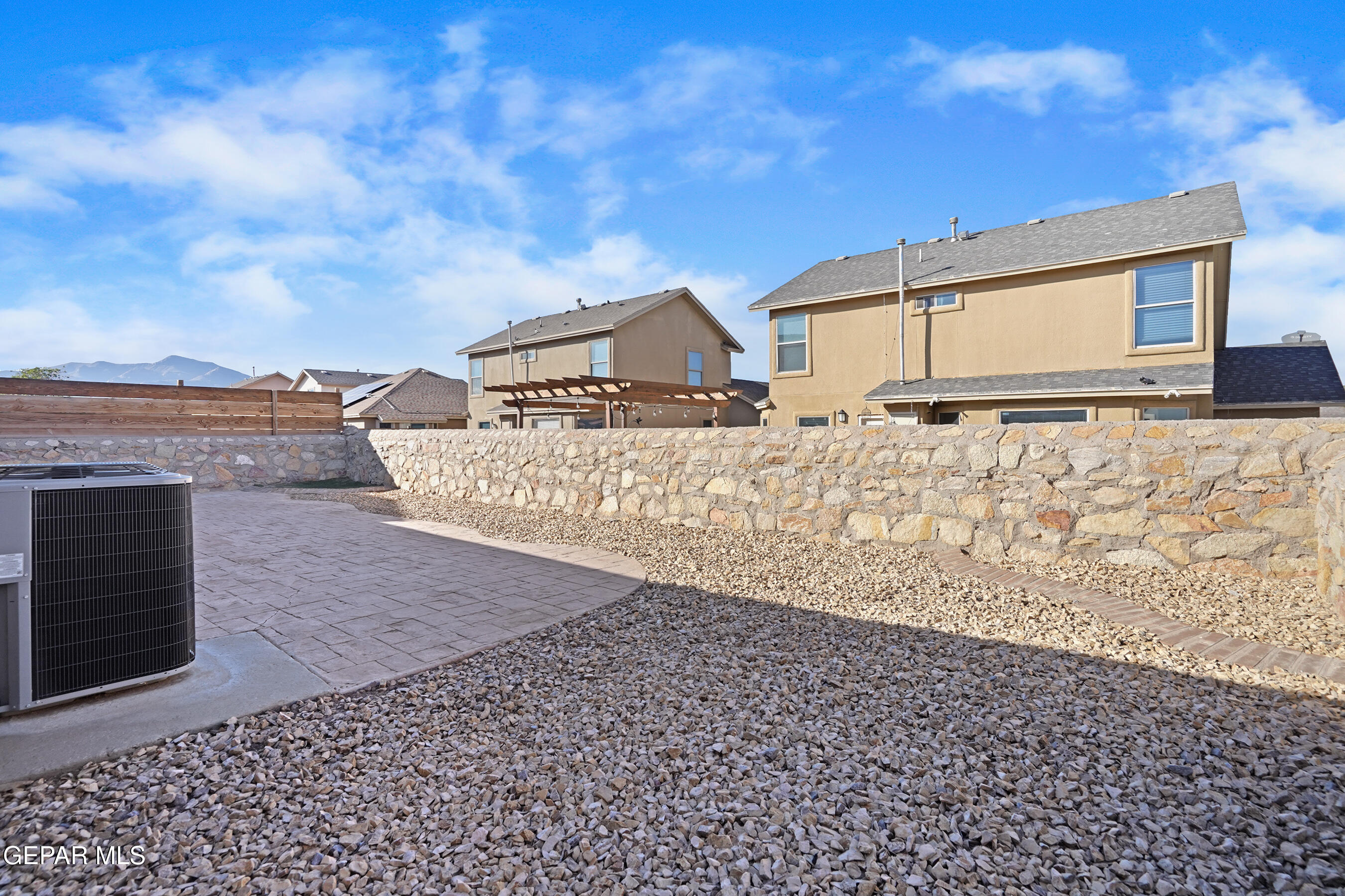 6237 LOVEBIRD Lane