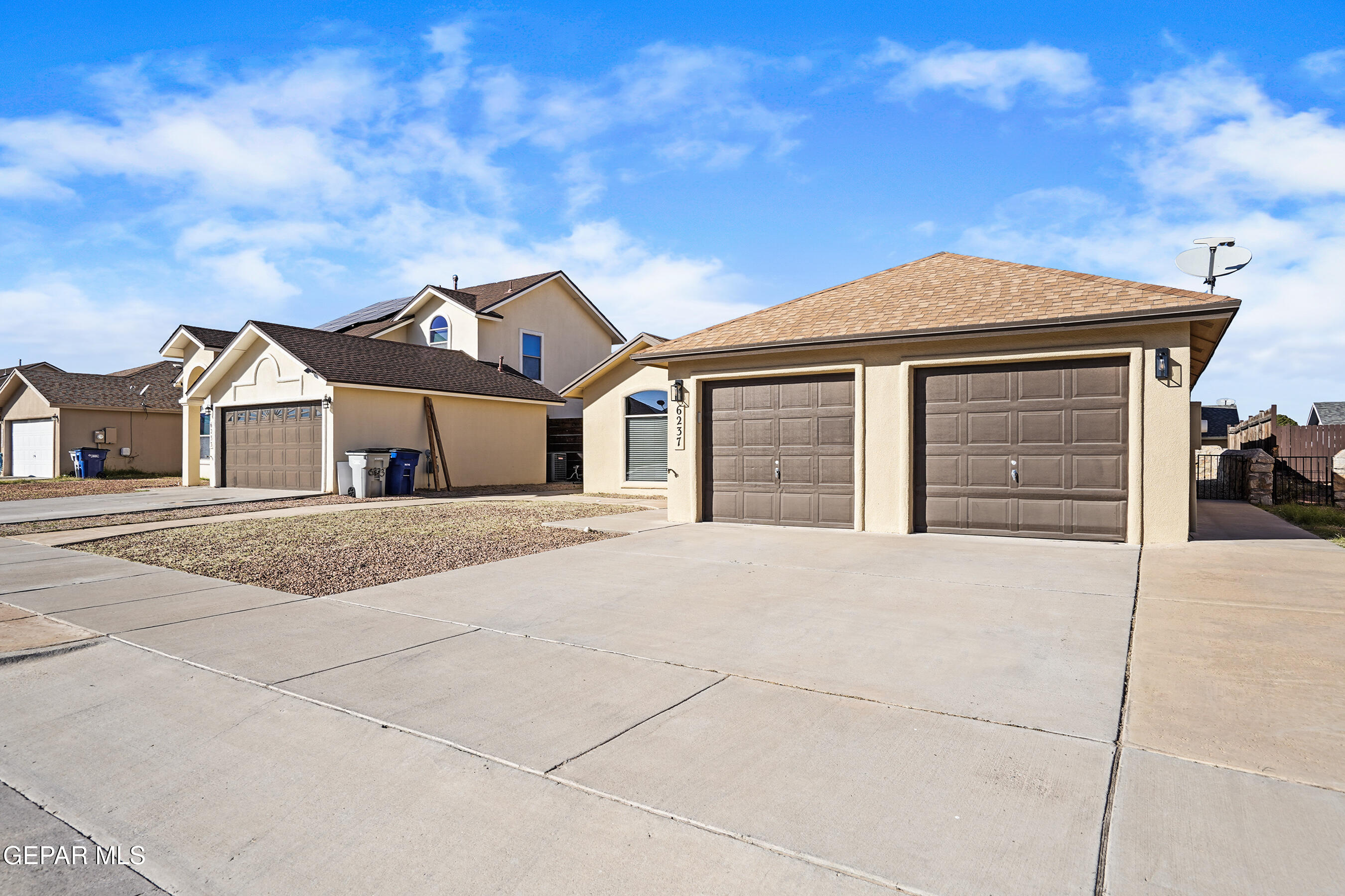 6237 LOVEBIRD Lane