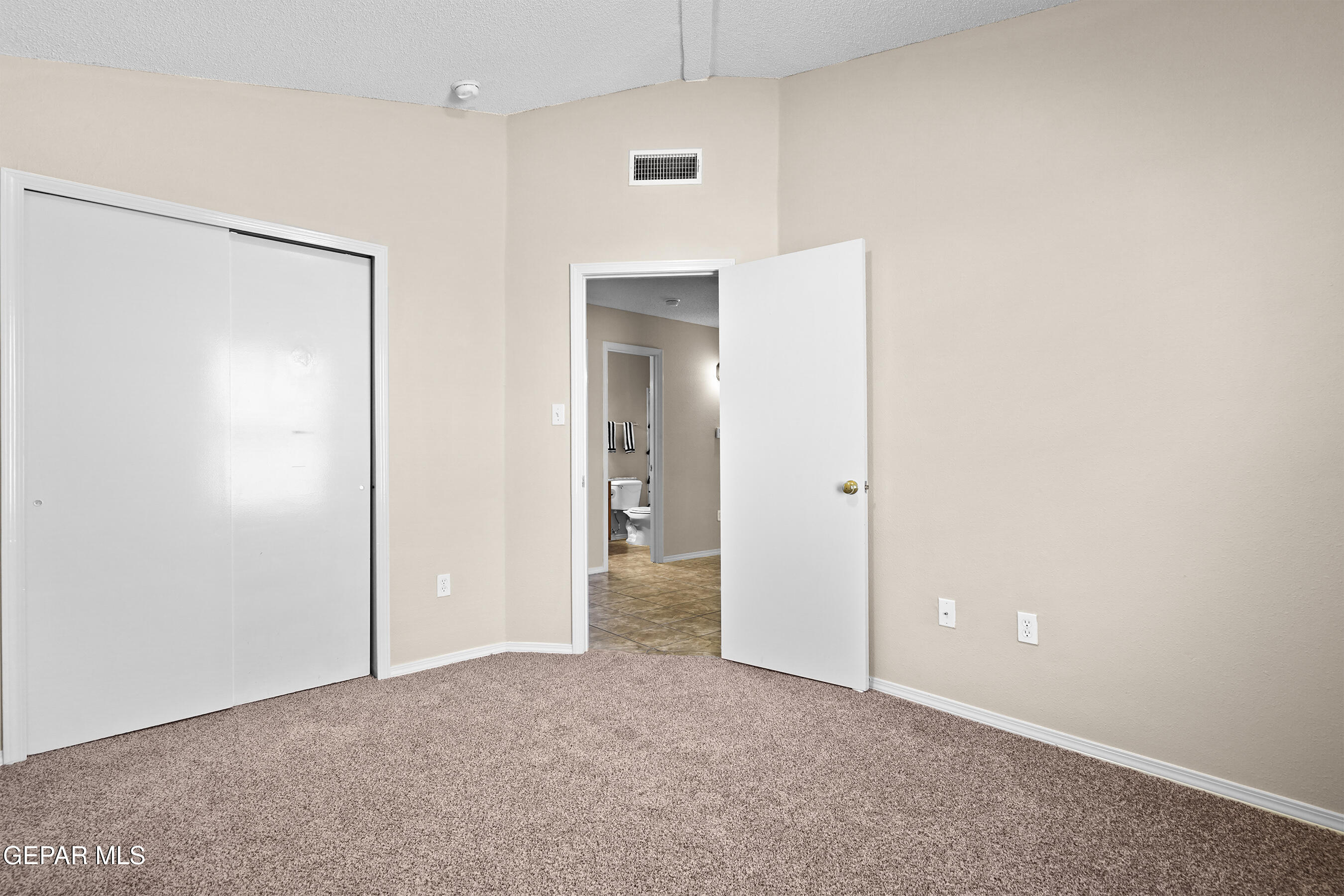 6237 LOVEBIRD Lane