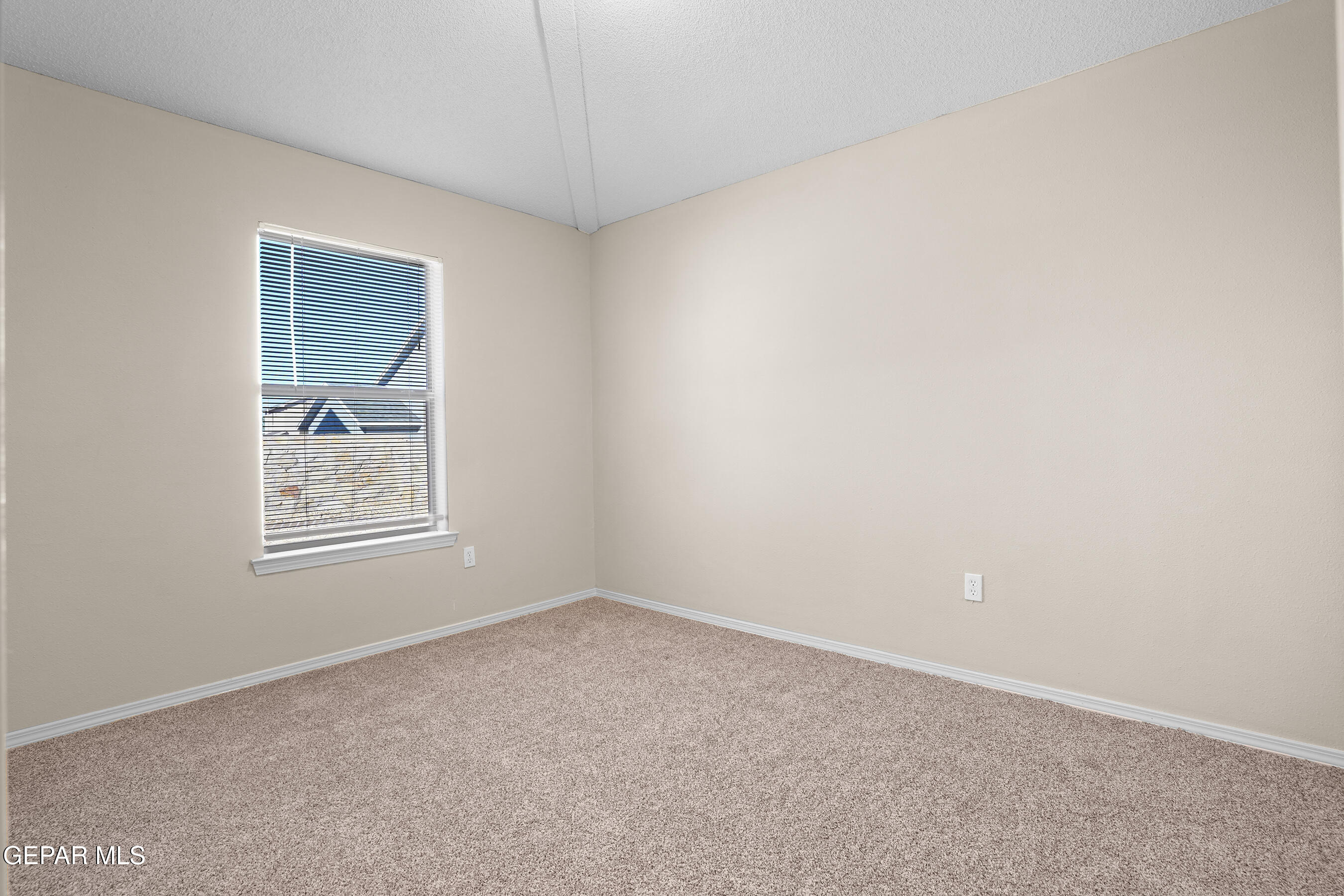 6237 LOVEBIRD Lane