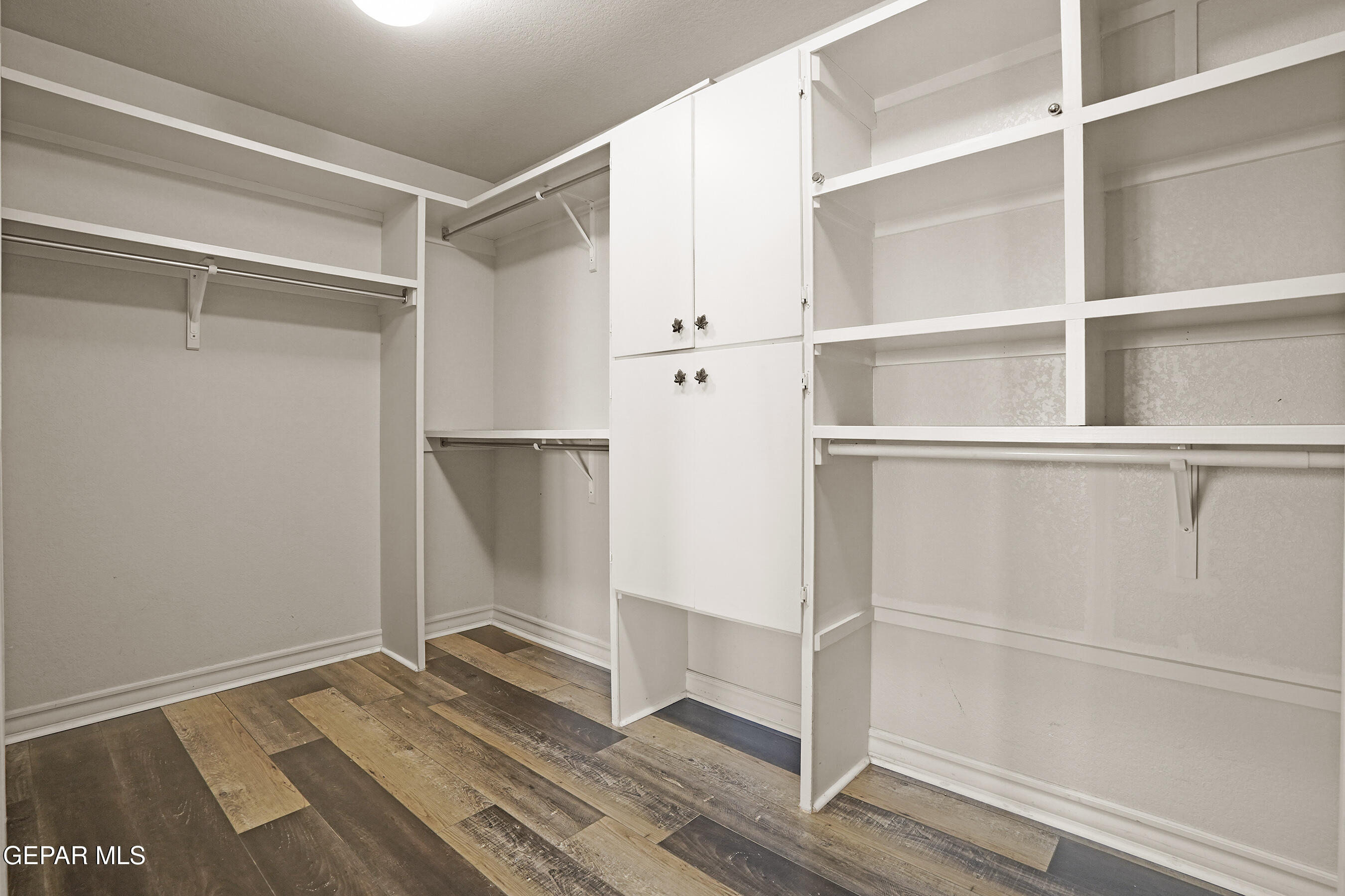 6513 ROYAL RIDGE Drive