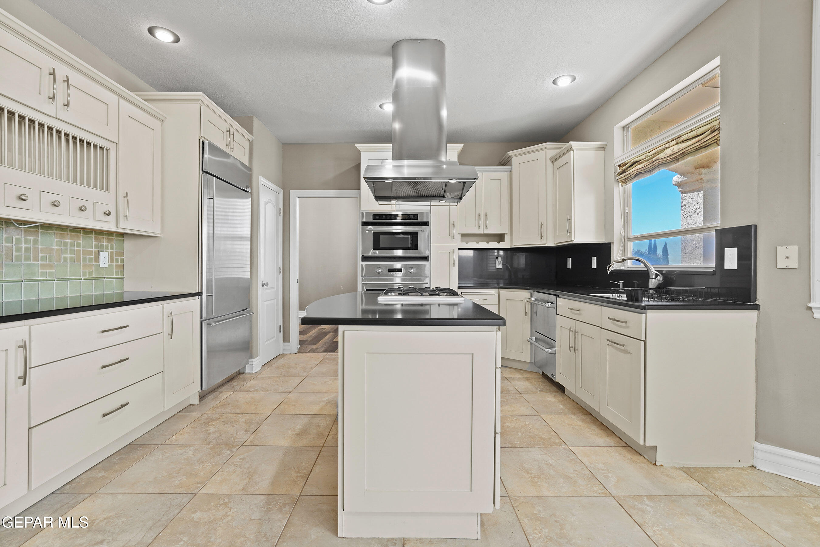 6513 ROYAL RIDGE Drive