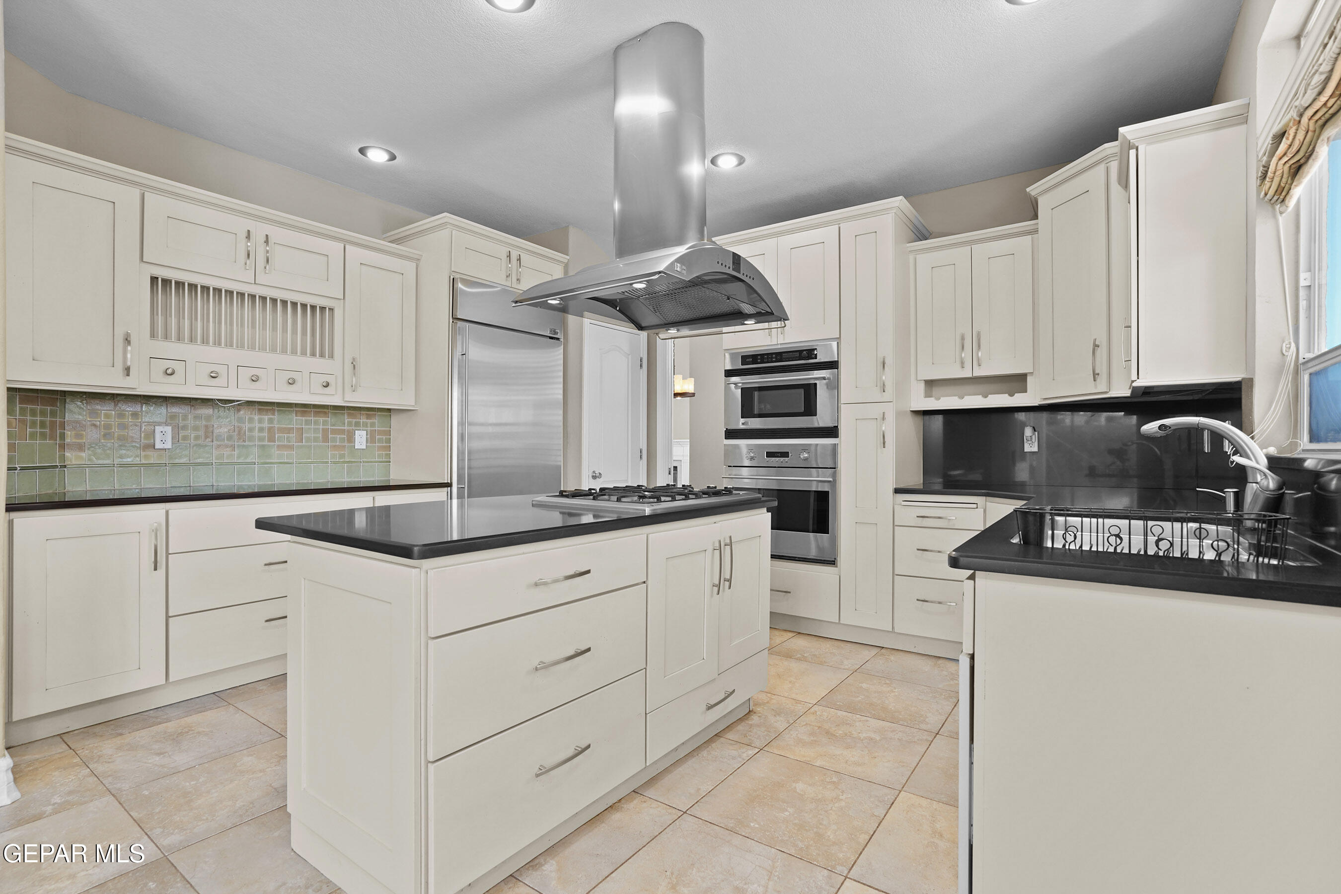 6513 ROYAL RIDGE Drive