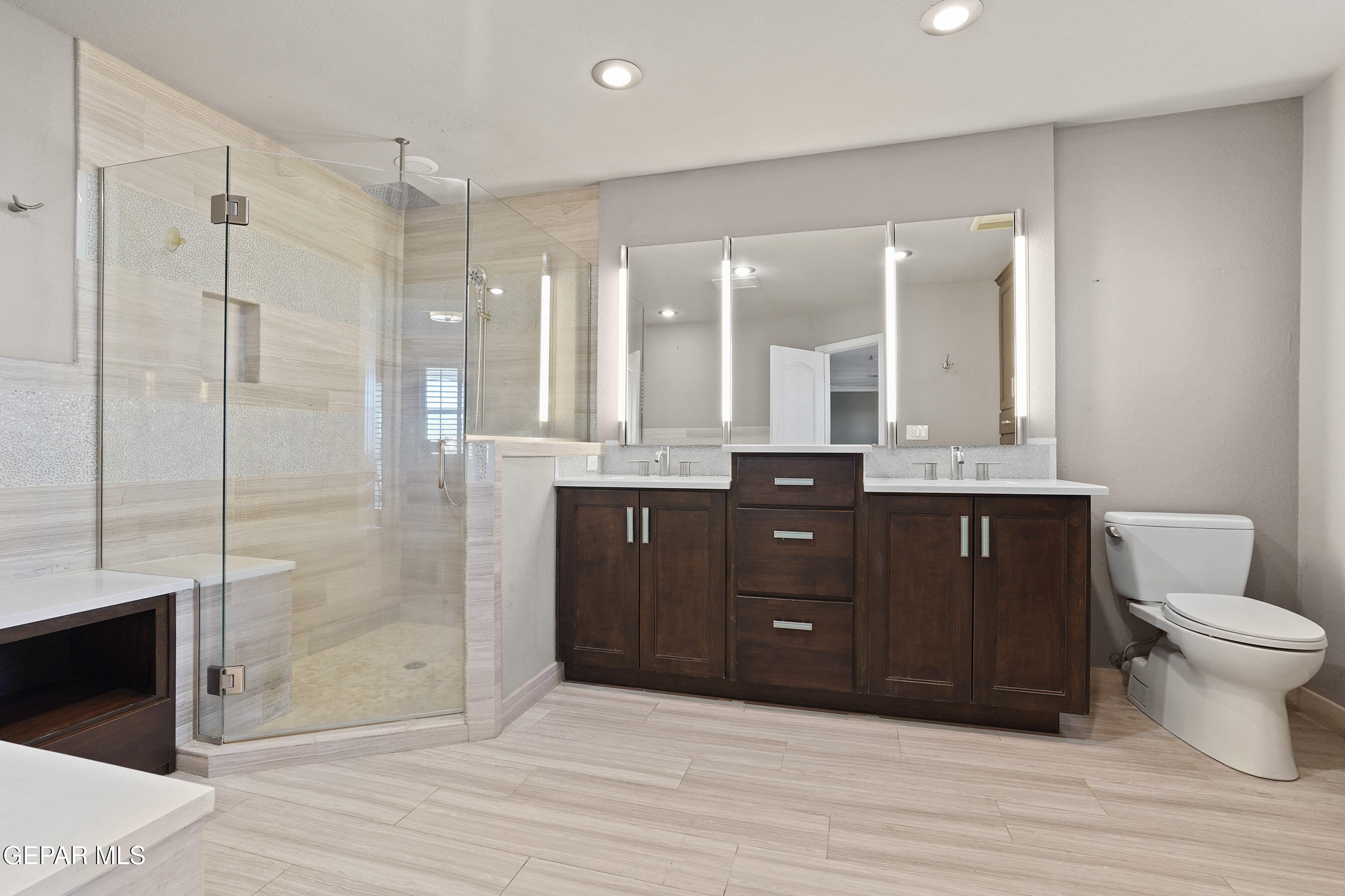 6513 ROYAL RIDGE Drive