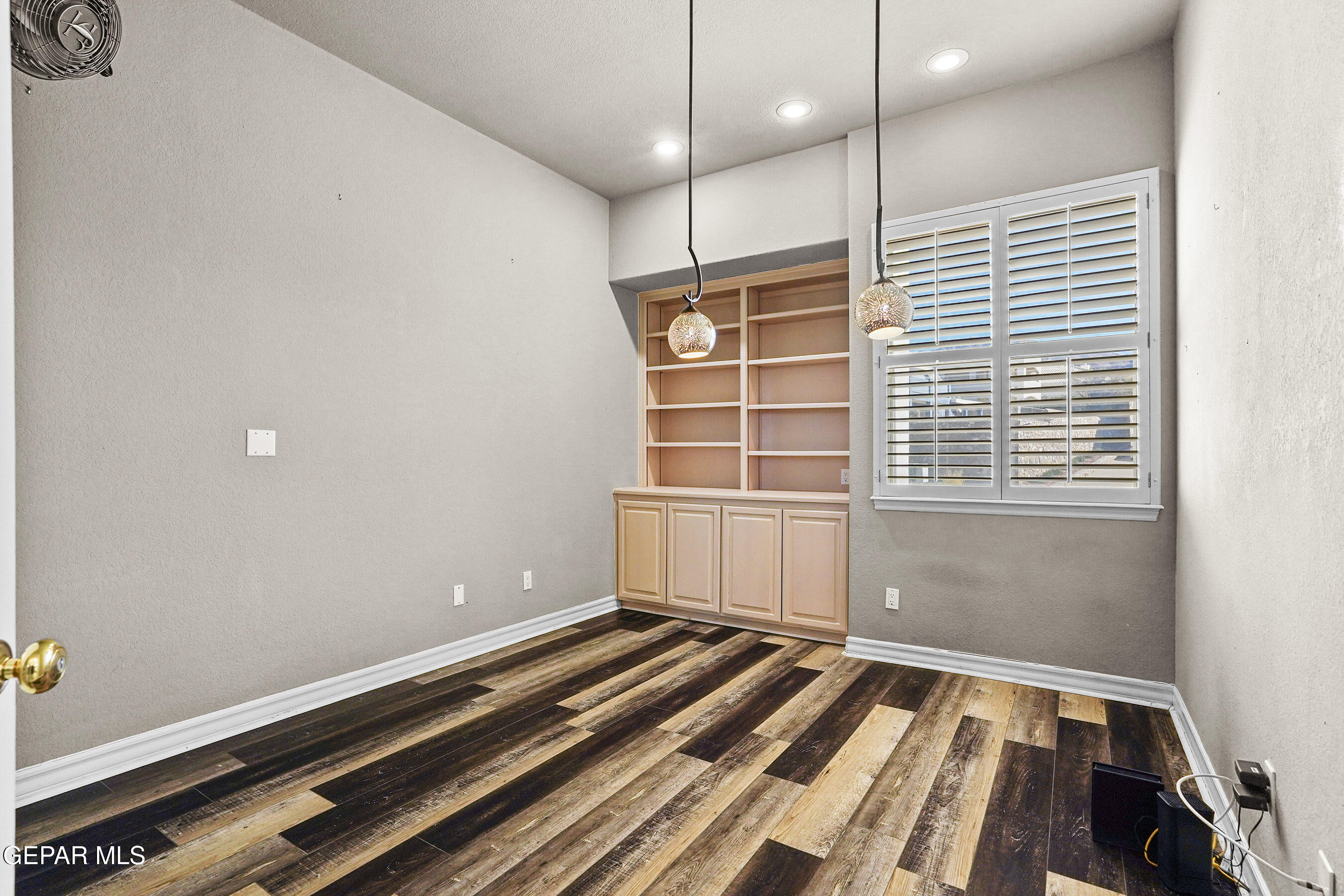 6513 ROYAL RIDGE Drive