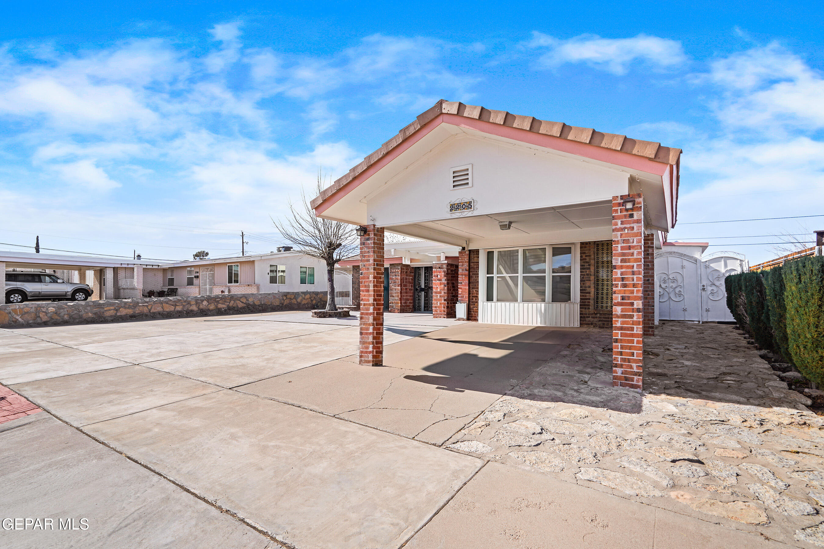 2205 VILLA PLATA Drive