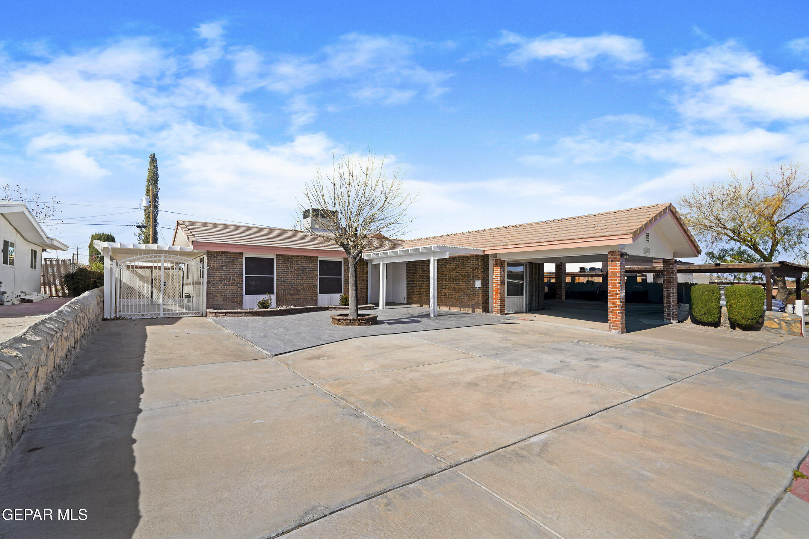 2205 VILLA PLATA Drive