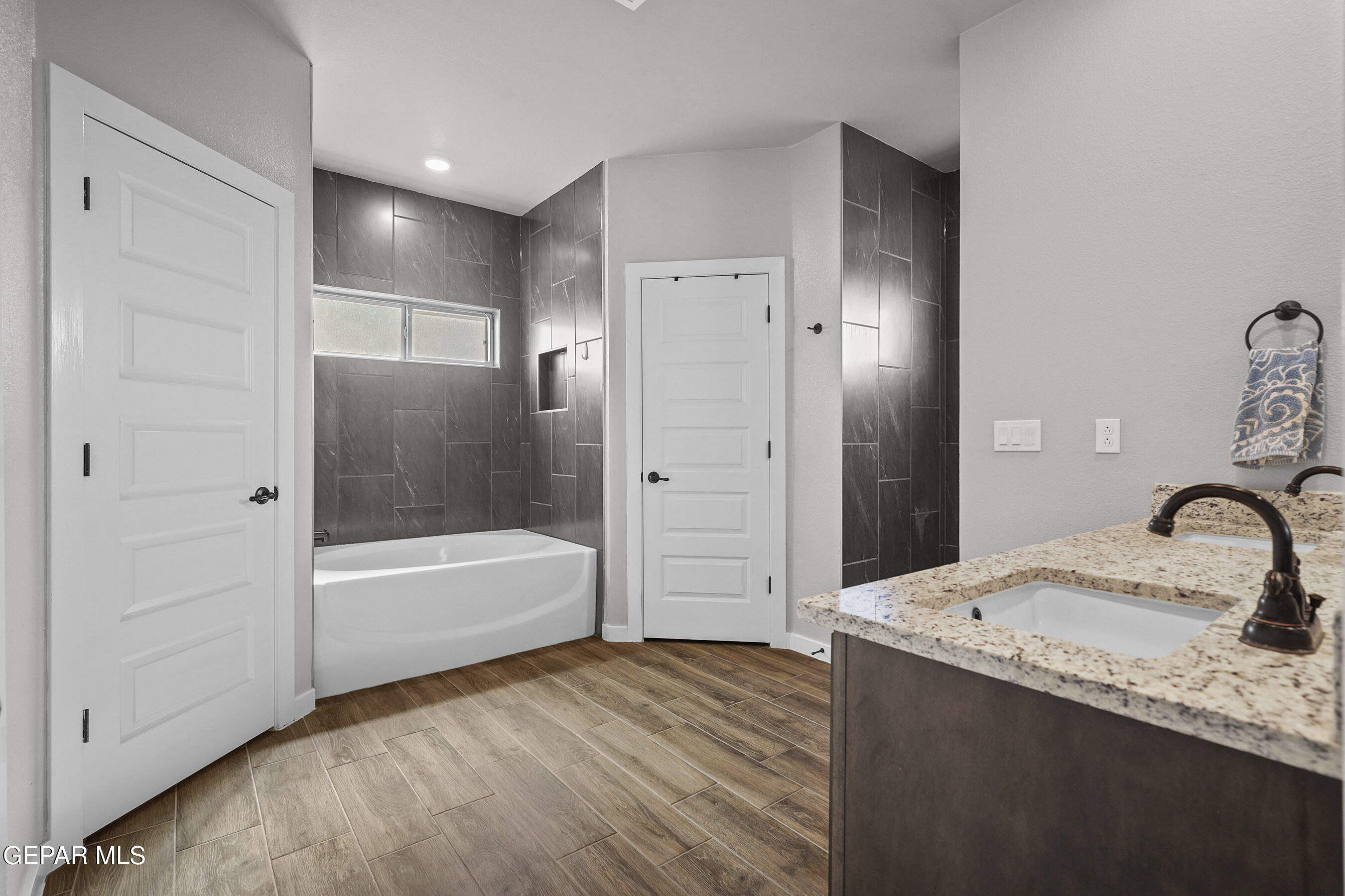 7417 WHITE CEDAR Place