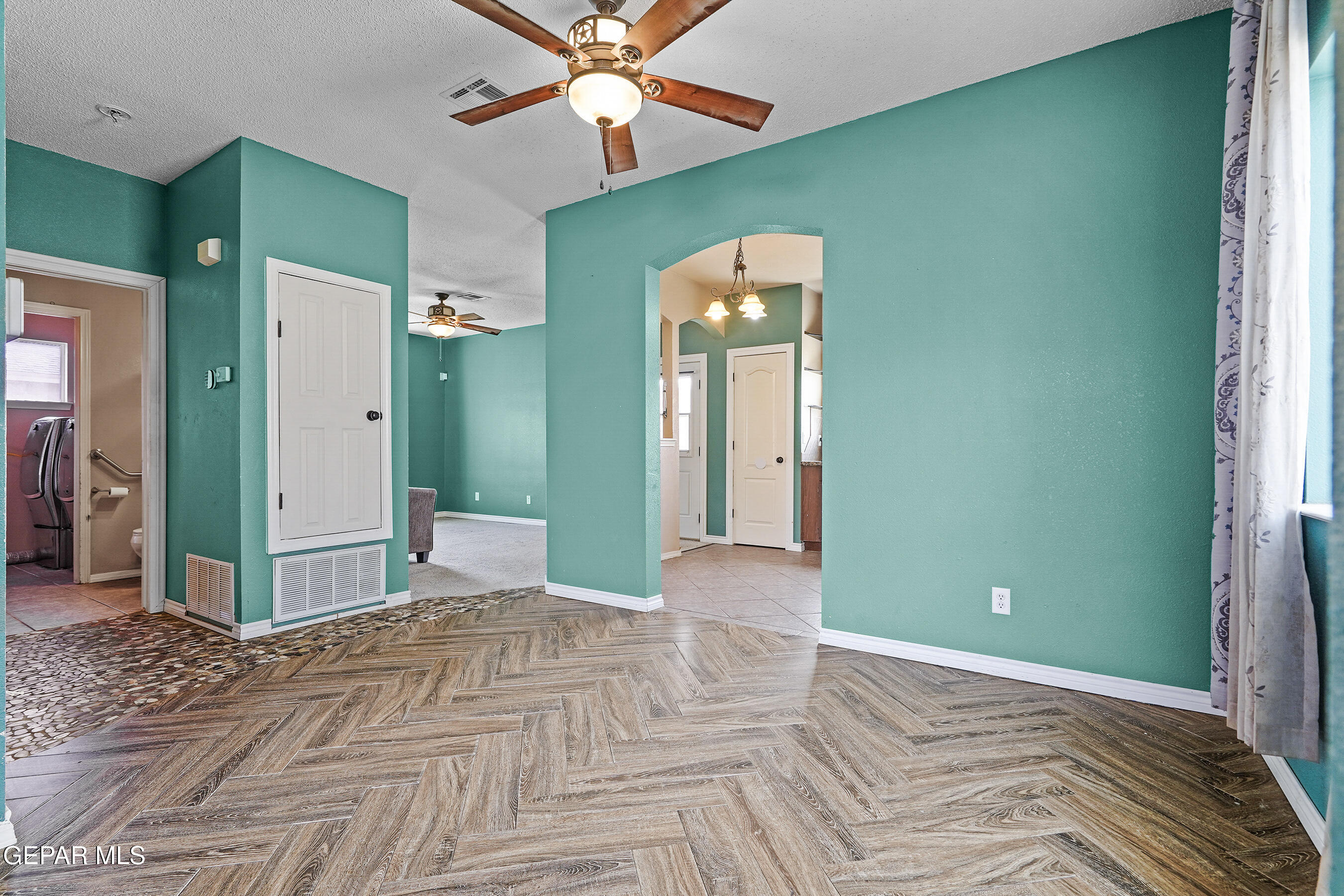 12968 ENRIQUE GOMEZ Lane