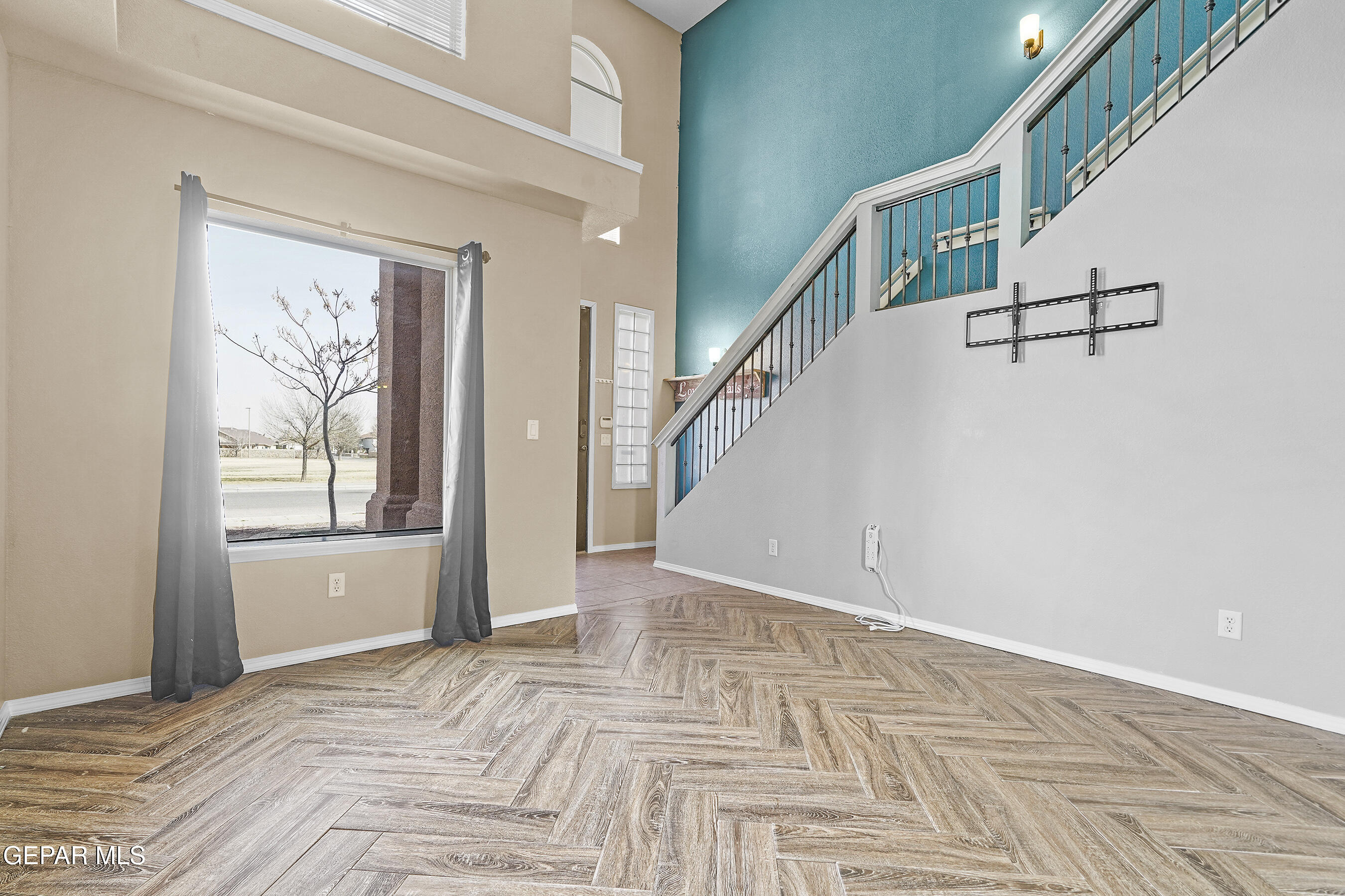 12968 ENRIQUE GOMEZ Lane