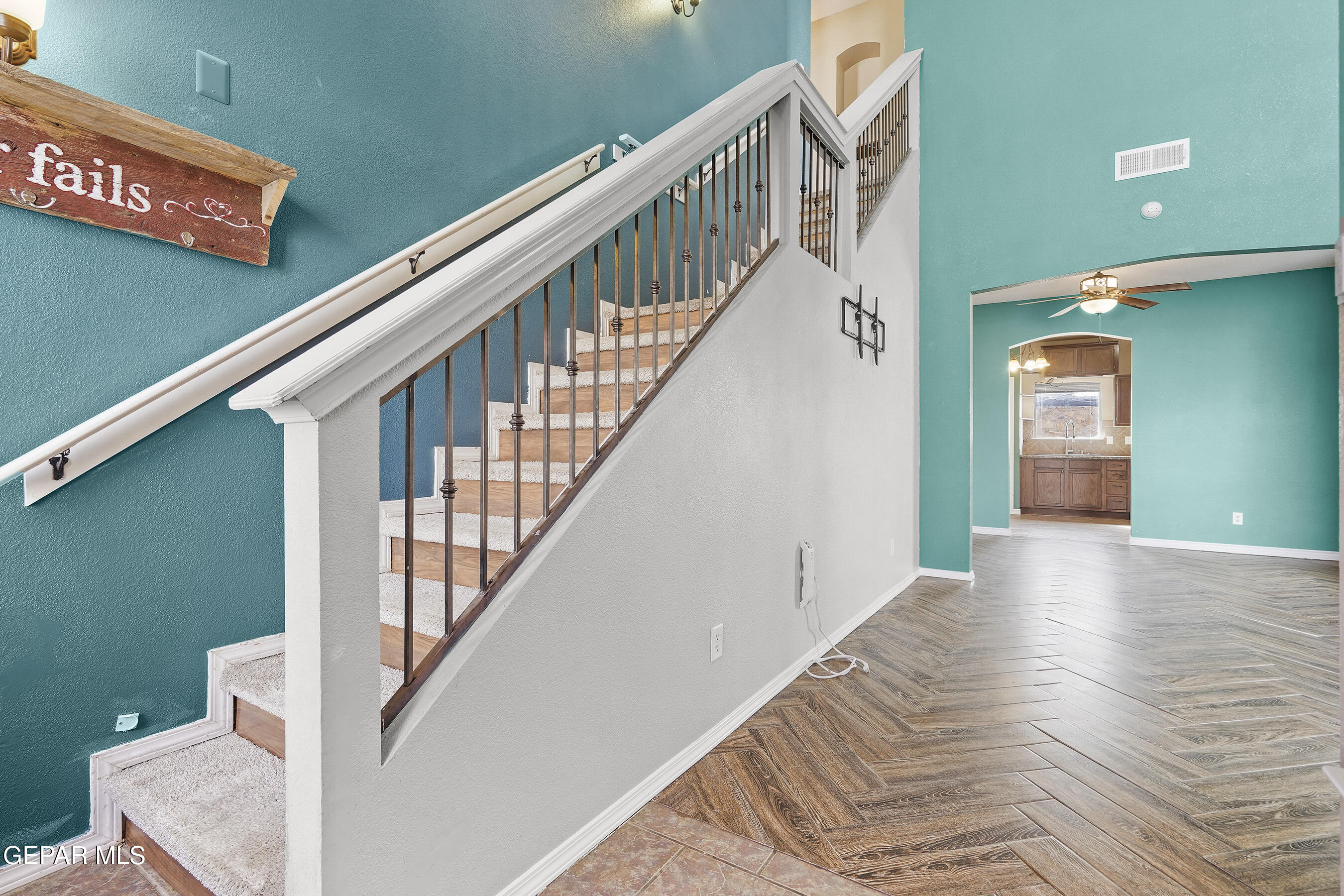 12968 ENRIQUE GOMEZ Lane