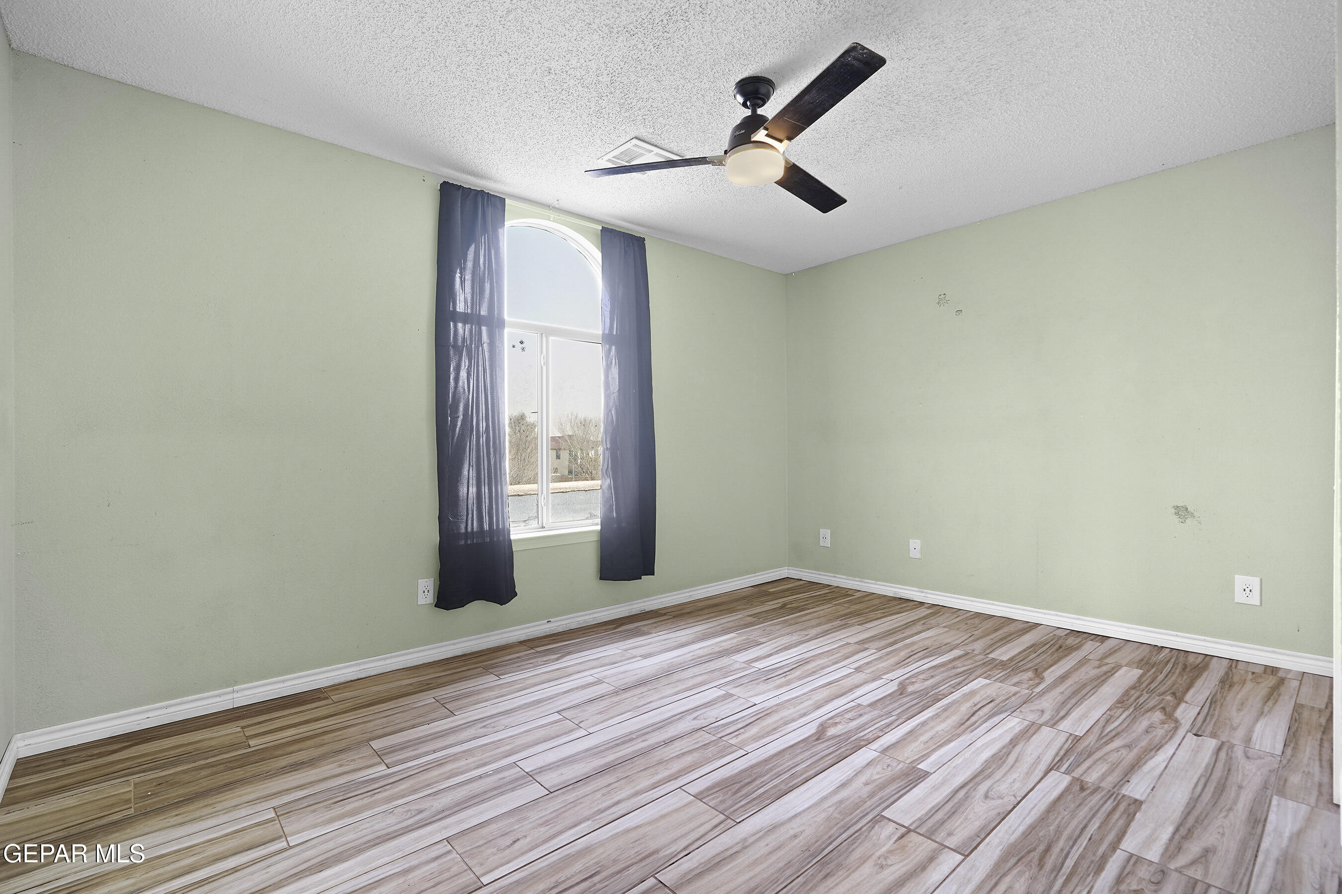 12968 ENRIQUE GOMEZ Lane