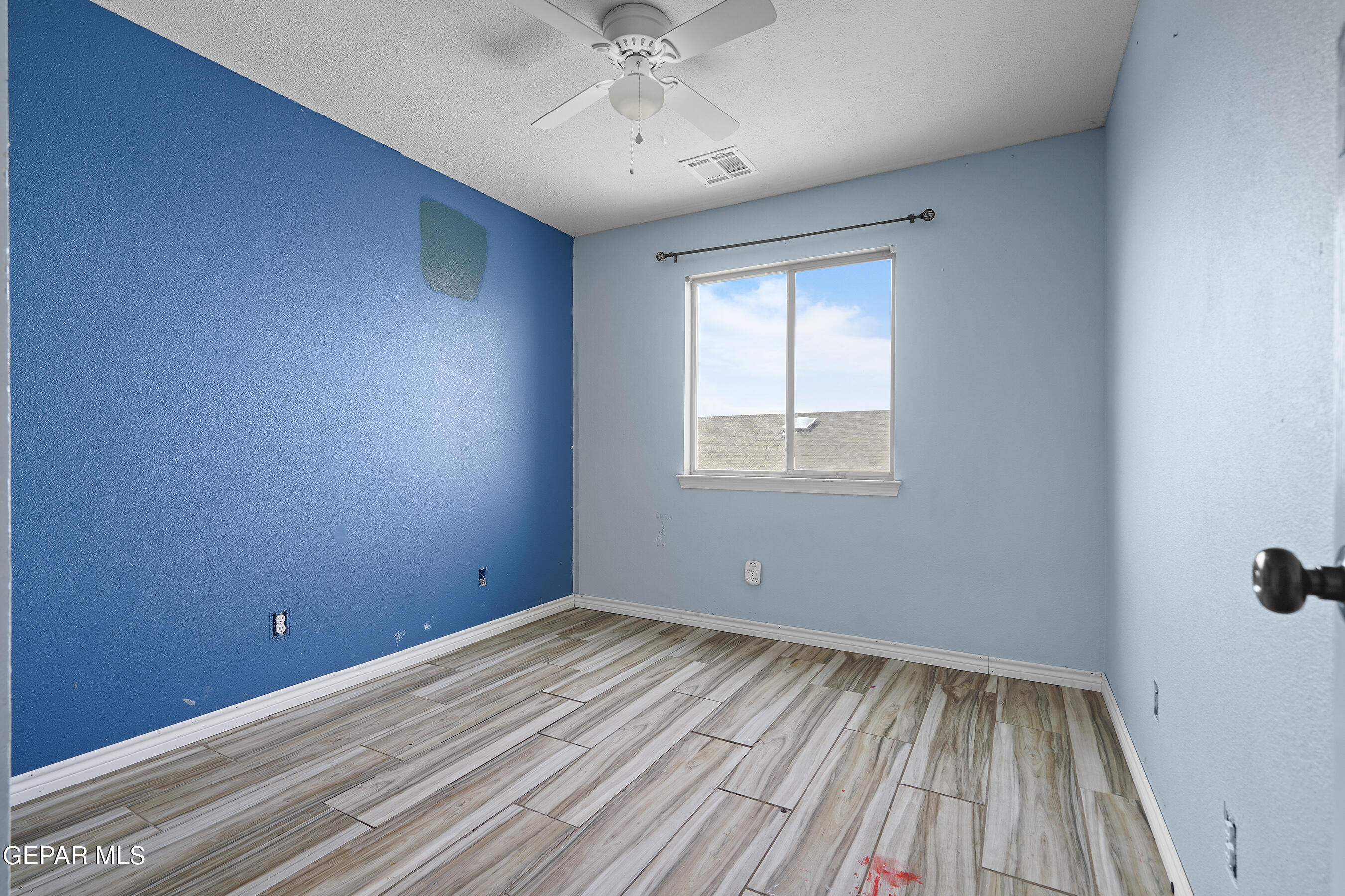 12968 ENRIQUE GOMEZ Lane