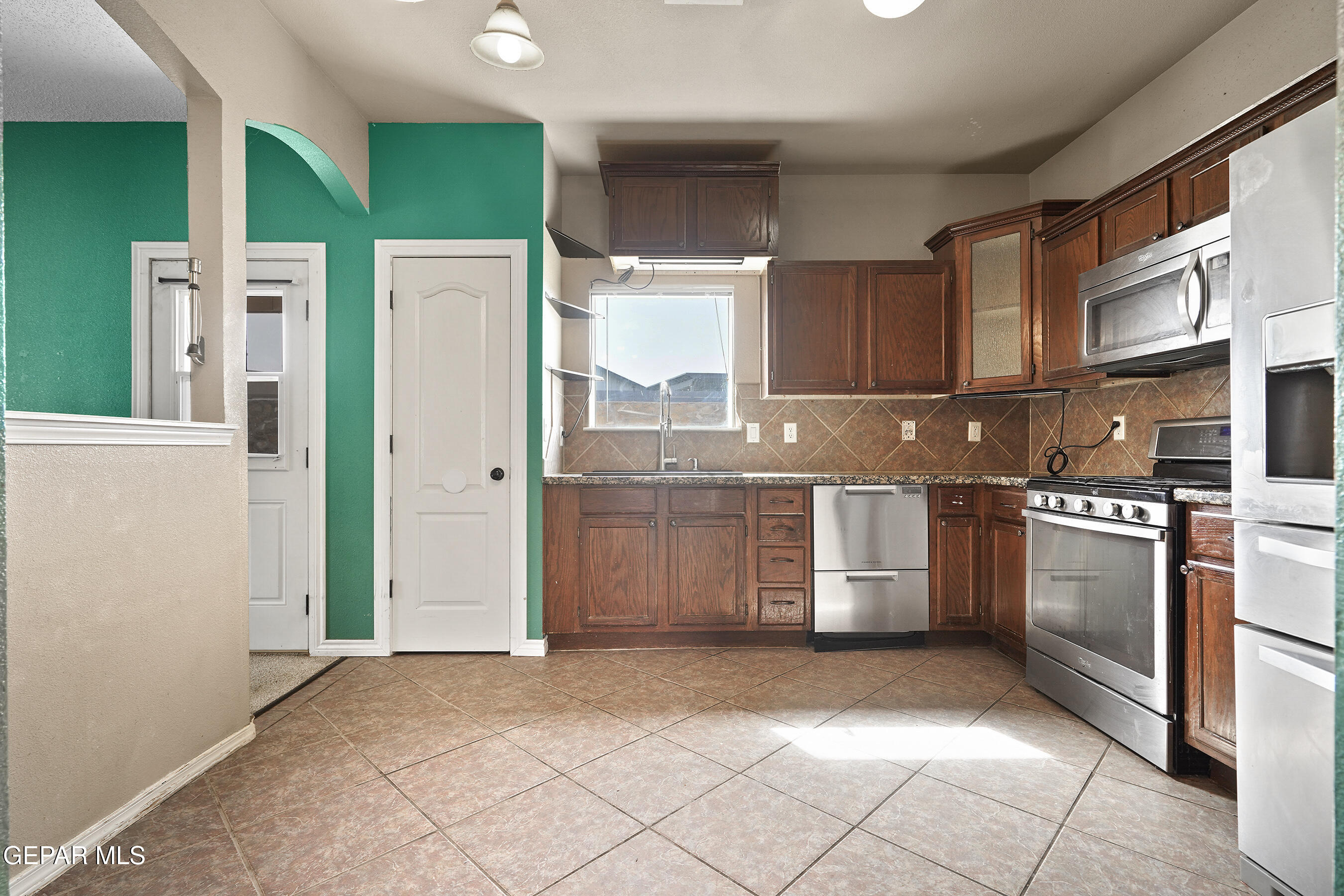 12968 ENRIQUE GOMEZ Lane