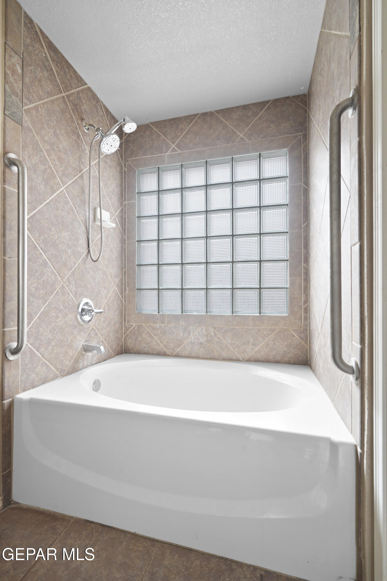 12968 ENRIQUE GOMEZ Lane