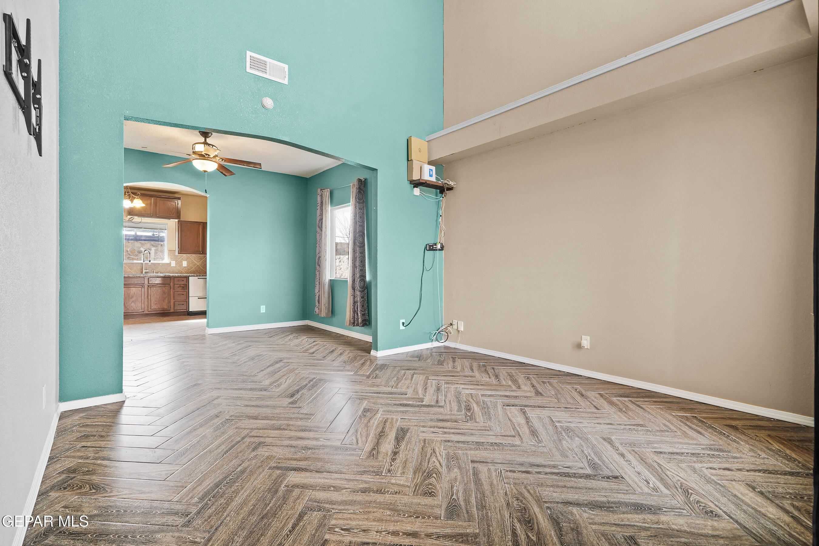 12968 ENRIQUE GOMEZ Lane