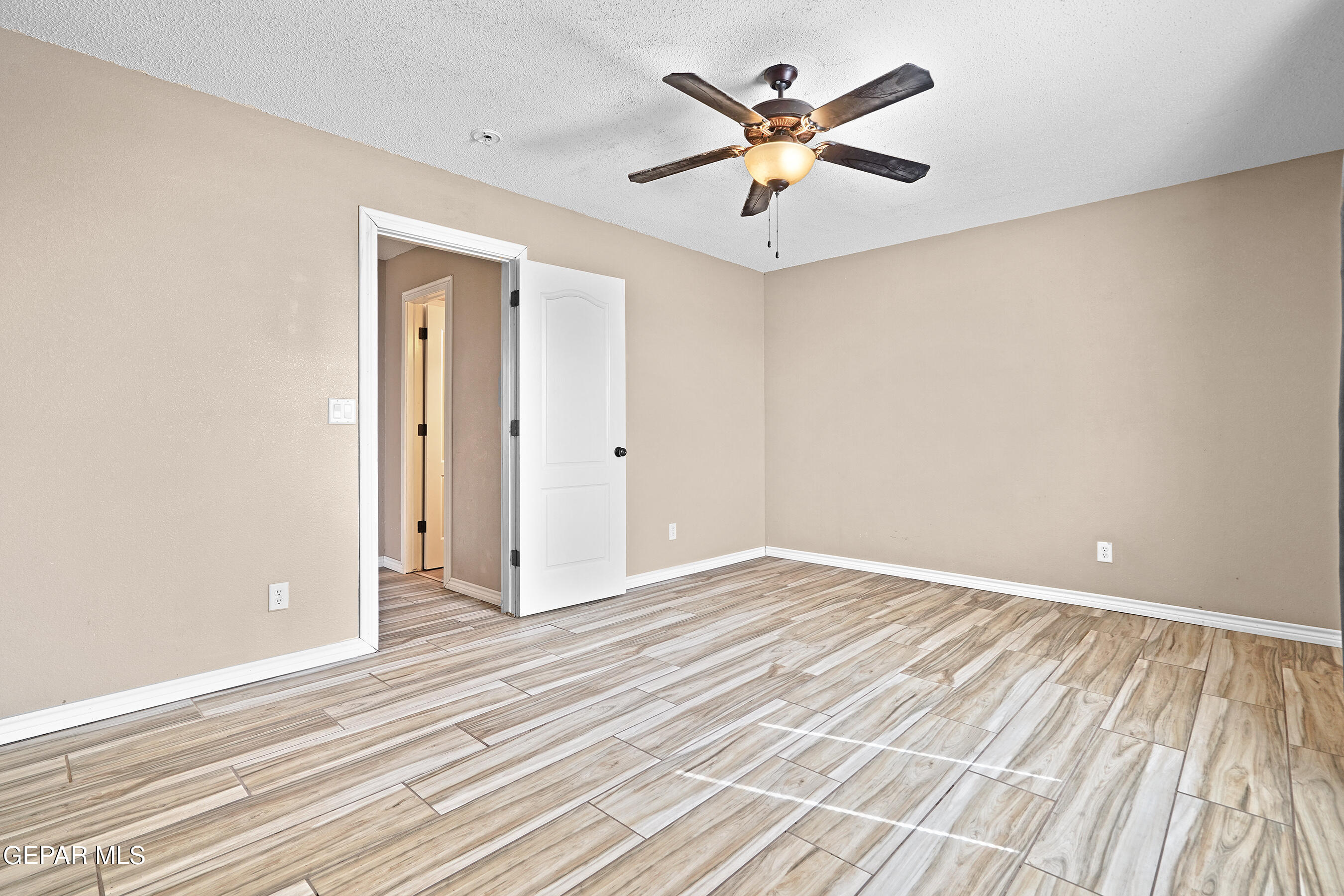 12968 ENRIQUE GOMEZ Lane