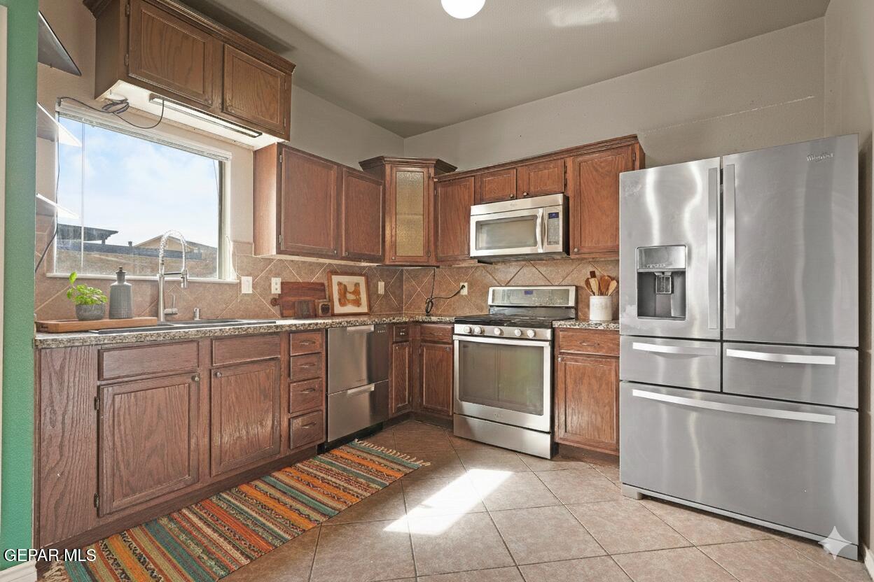 12968 ENRIQUE GOMEZ Lane