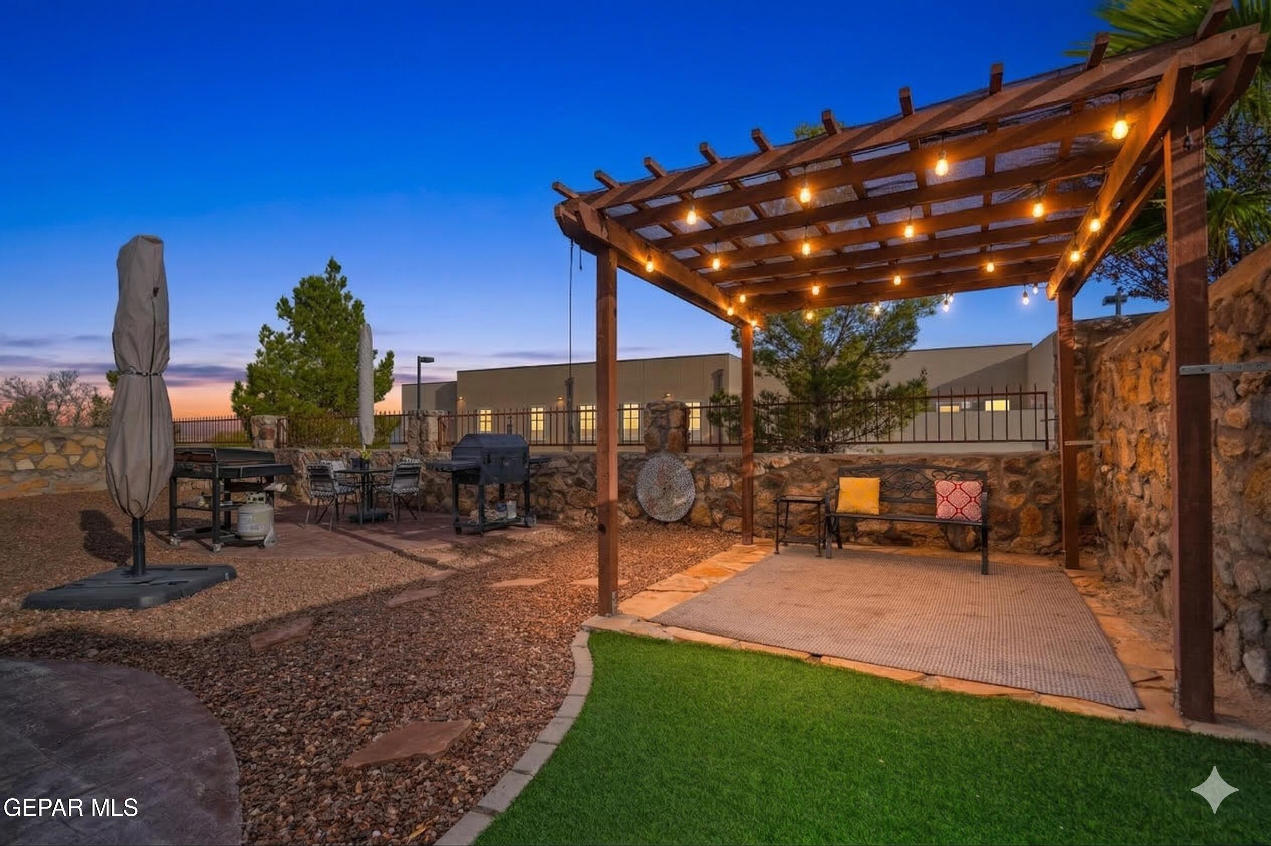 7245 CANYON WREN Avenue