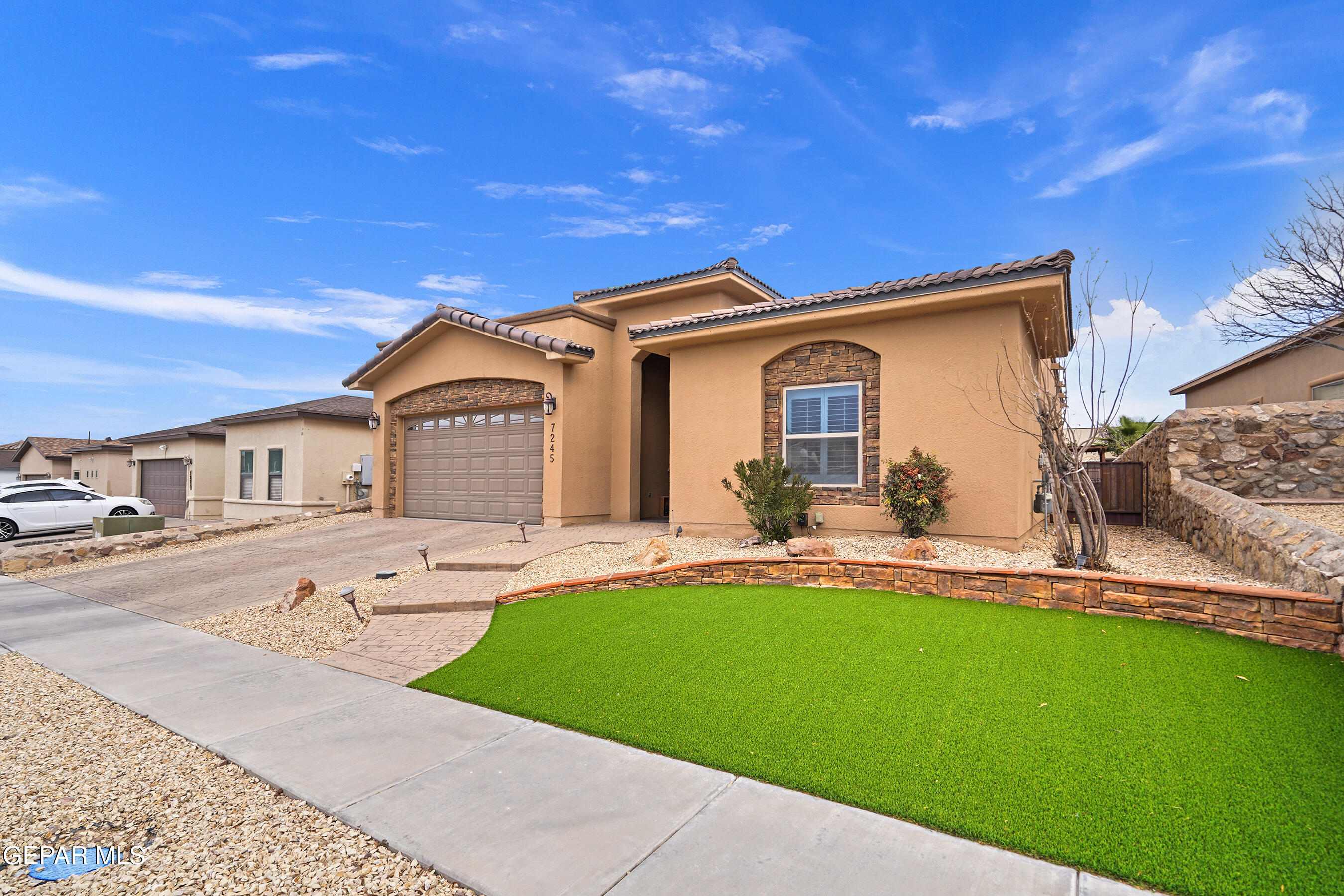 7245 CANYON WREN Avenue