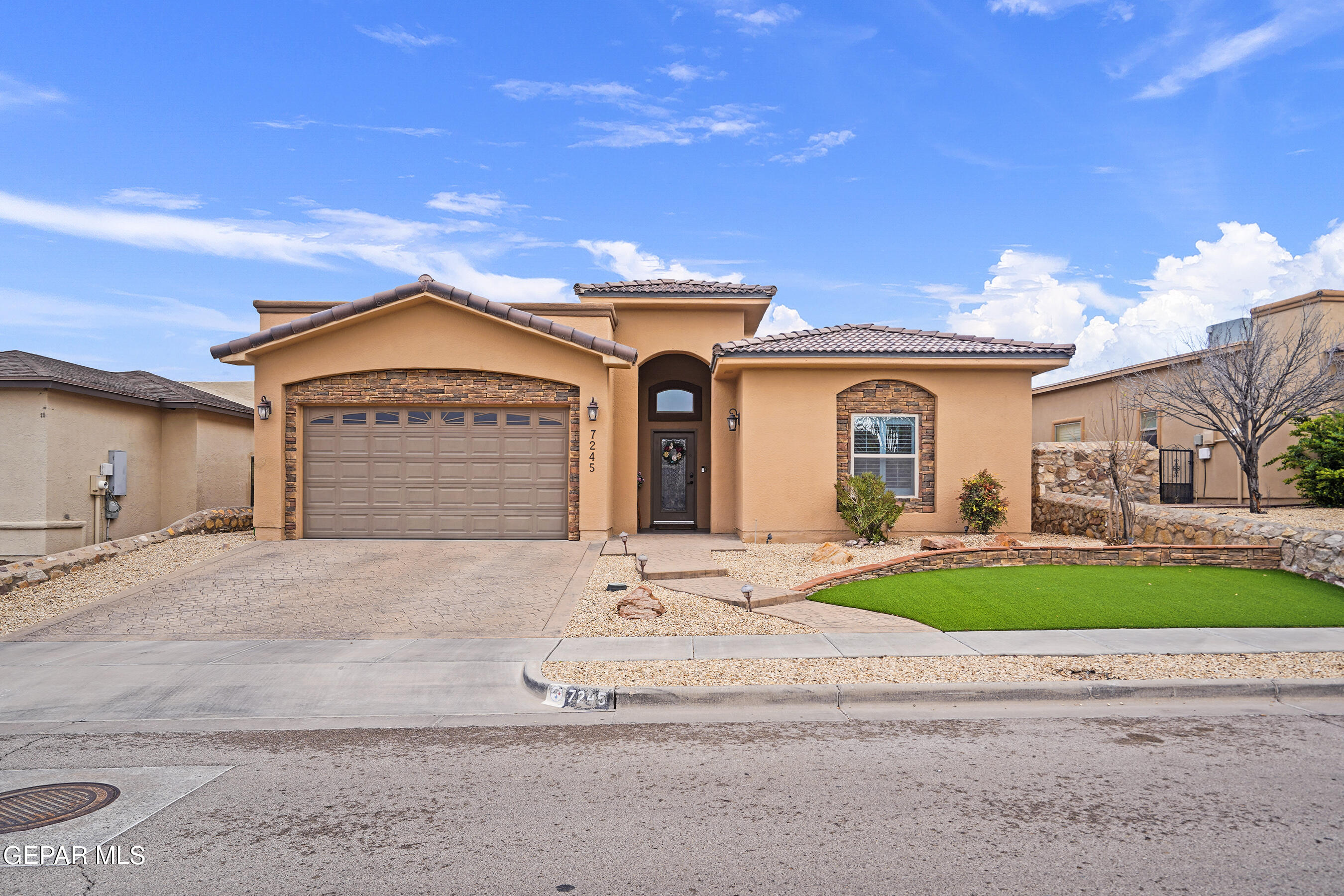 7245 CANYON WREN Avenue