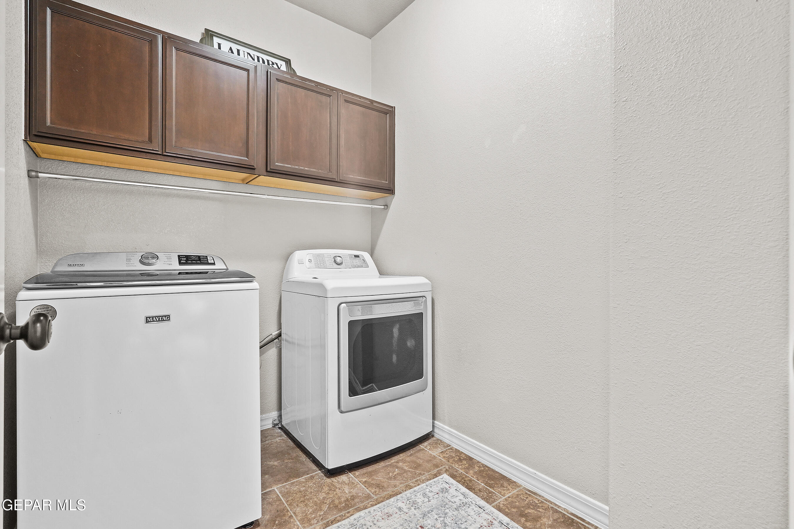 3066 SNOWY POINT Drive