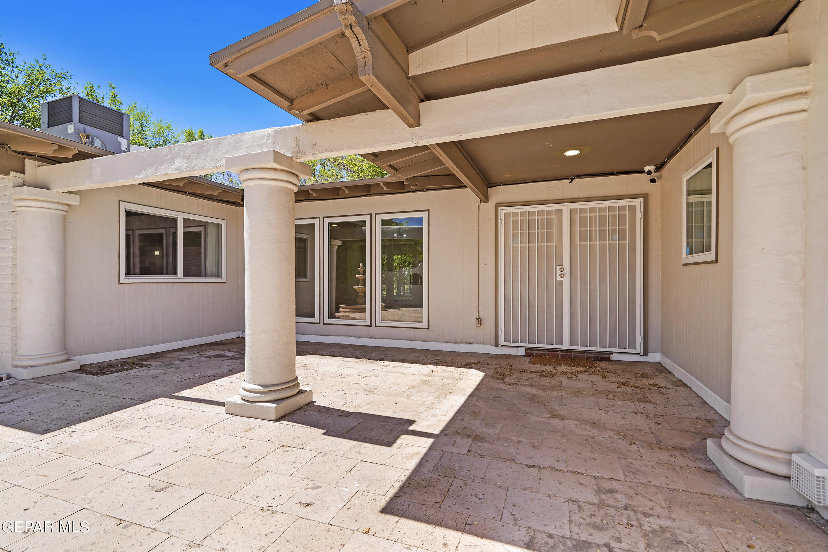 5233 White Oak Drive