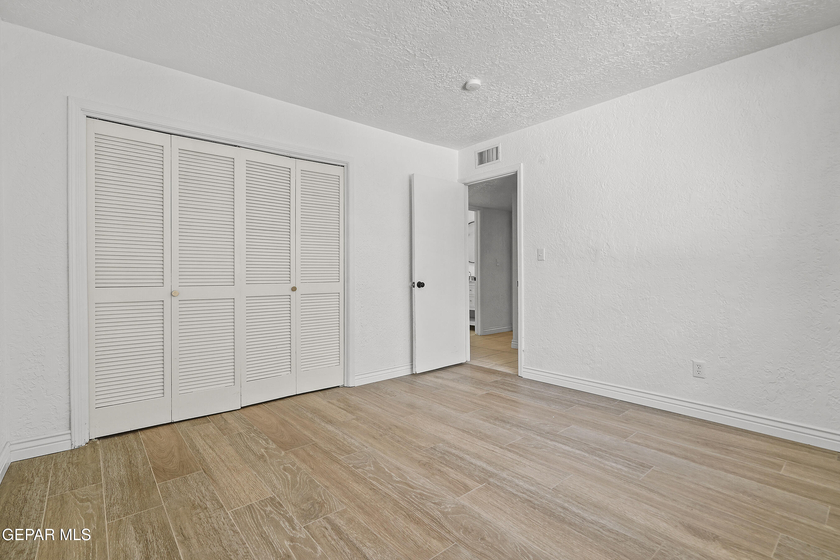 5233 White Oak Drive