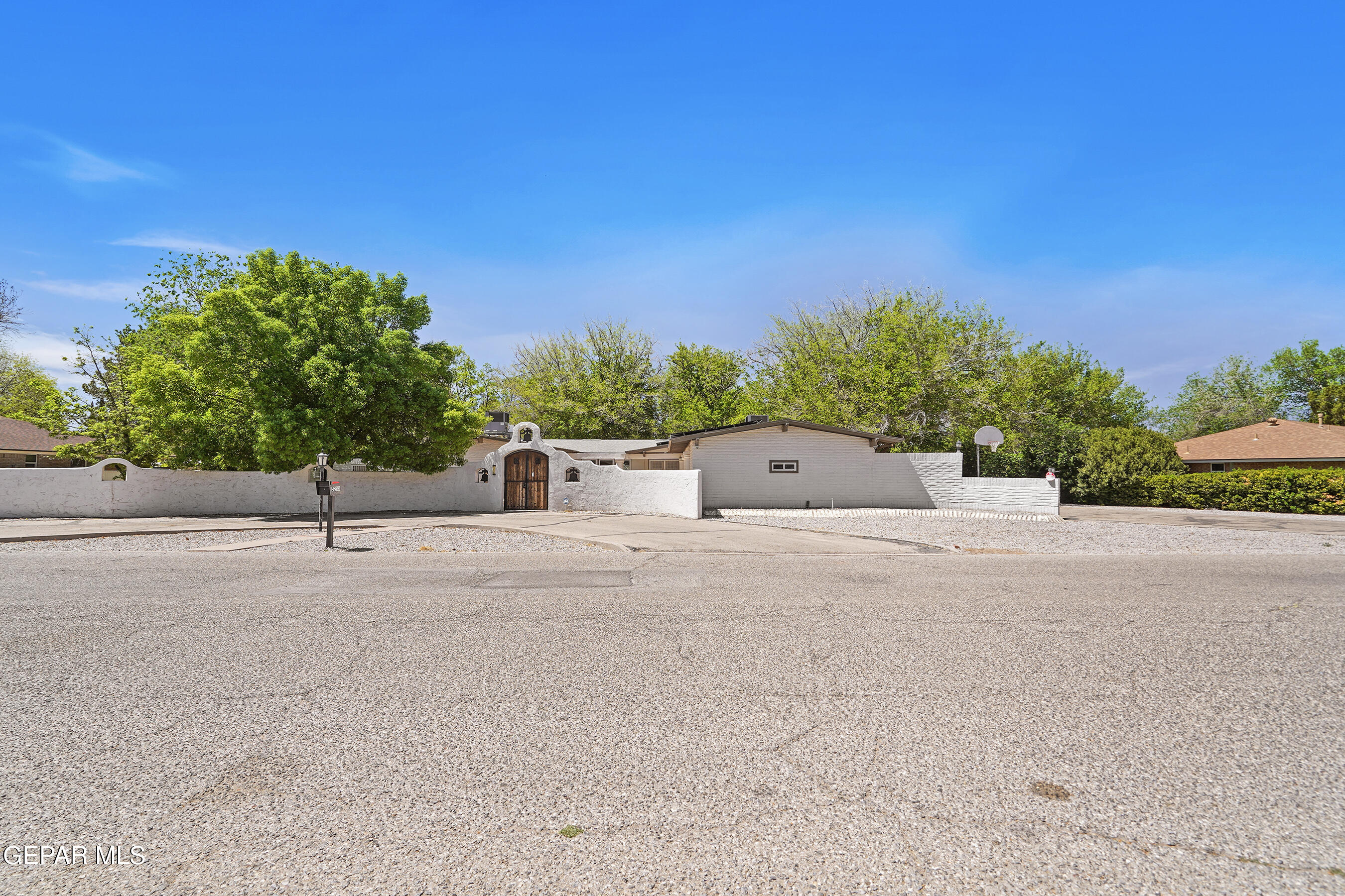 5233 White Oak Drive