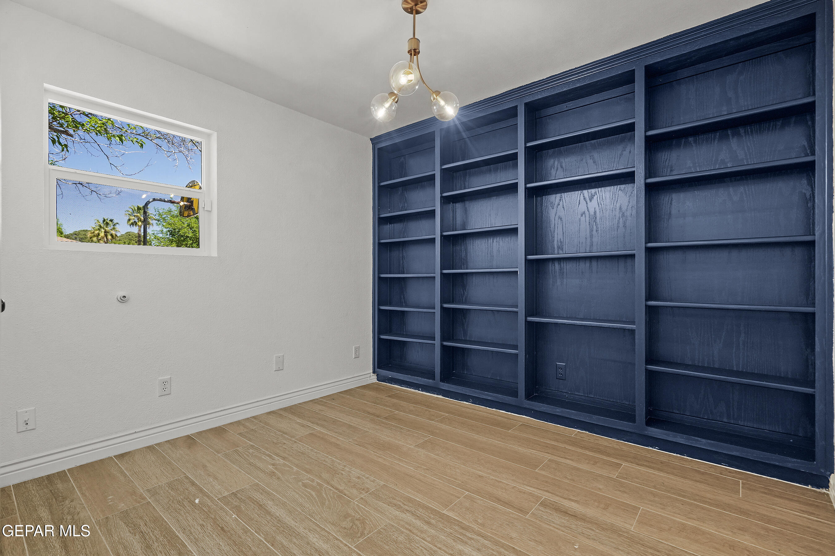 5233 White Oak Drive