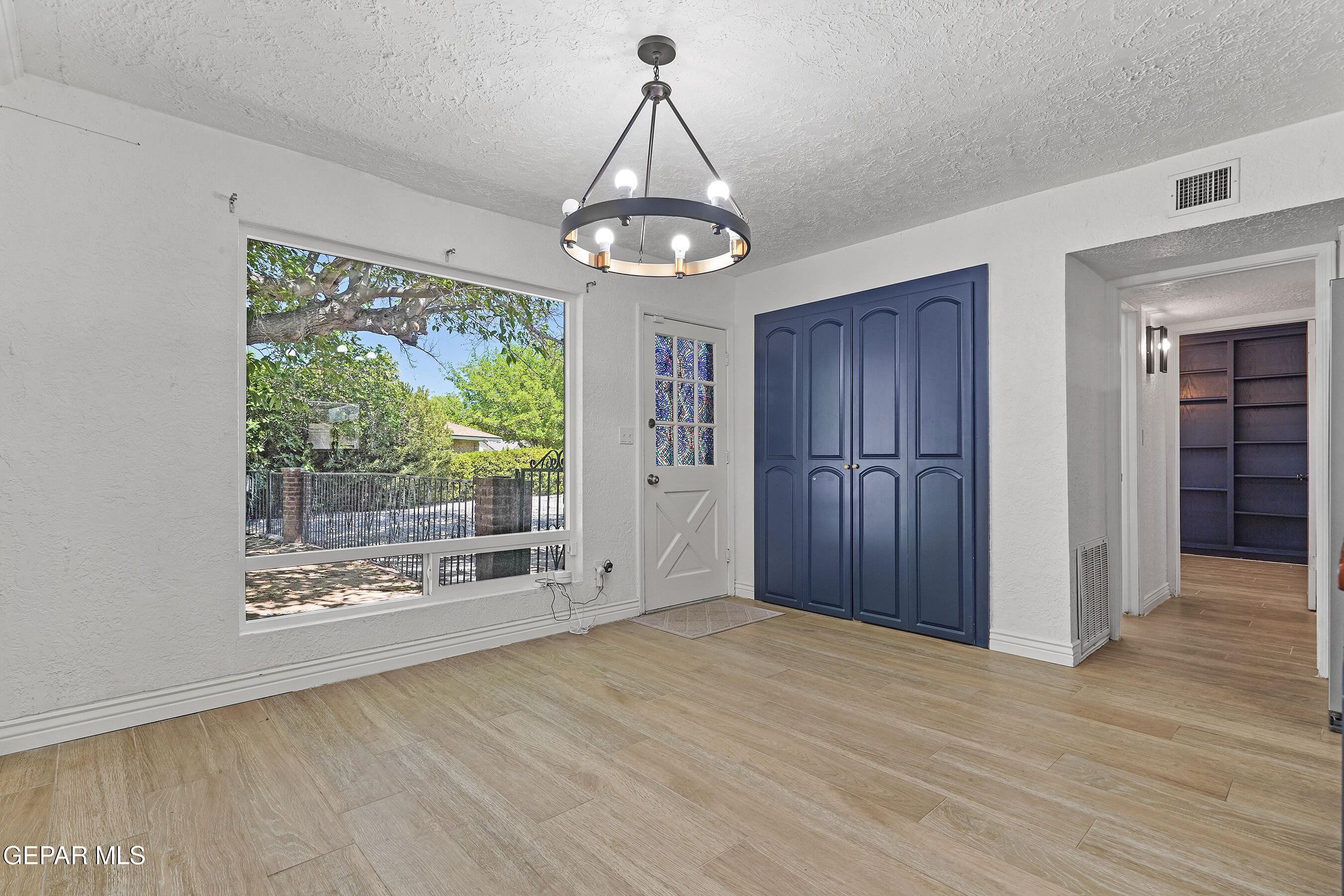 5233 White Oak Drive