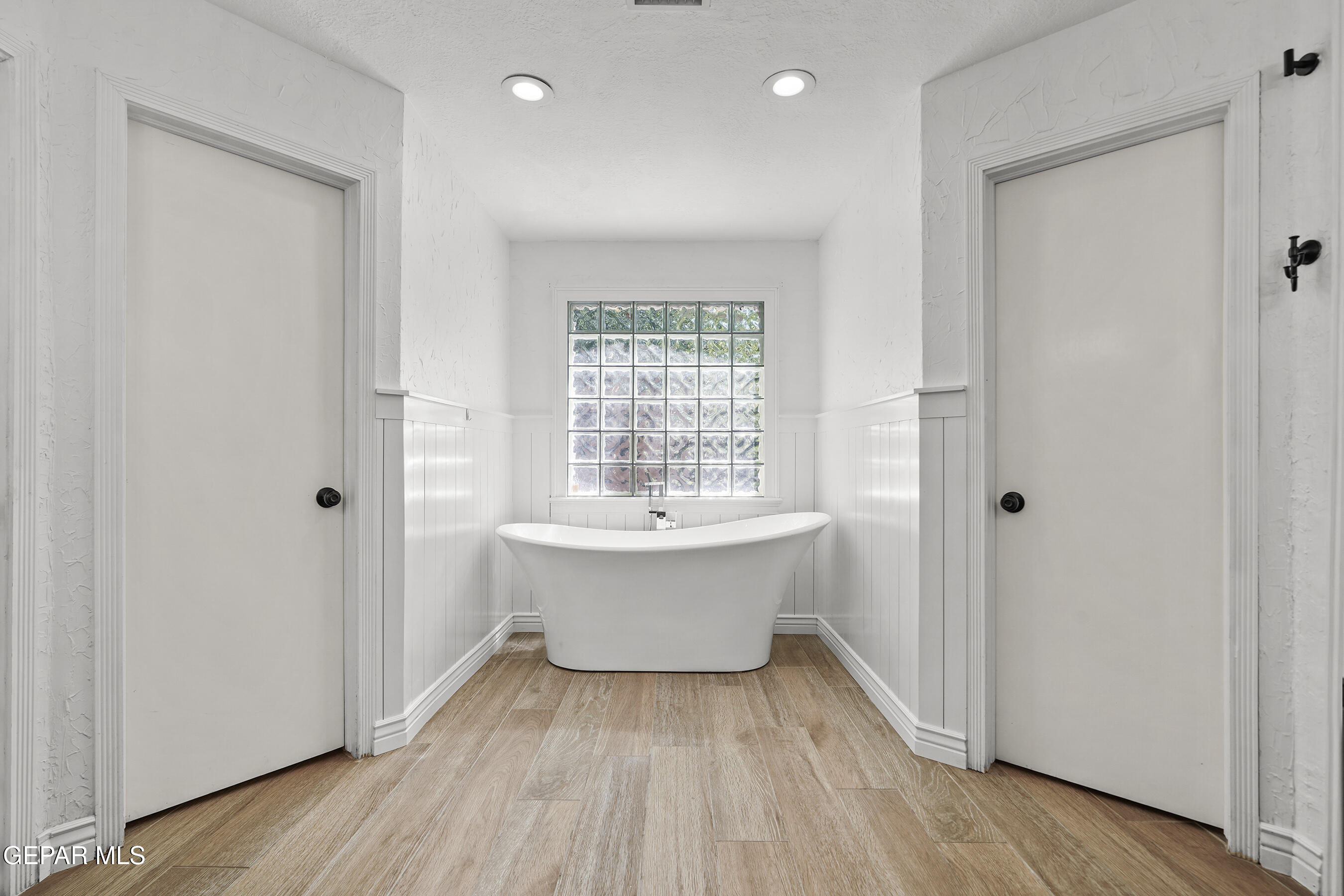 5233 White Oak Drive