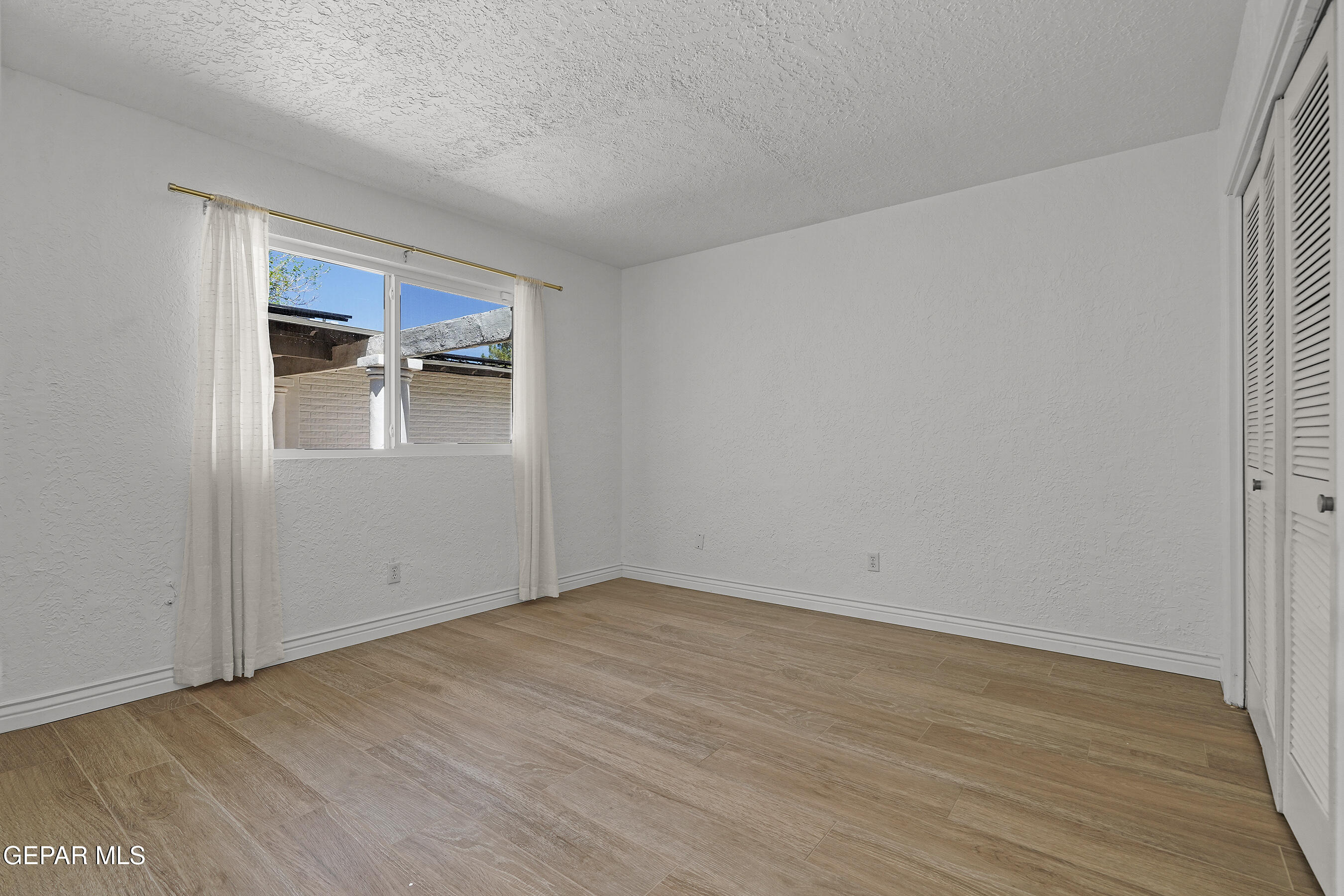 5233 White Oak Drive