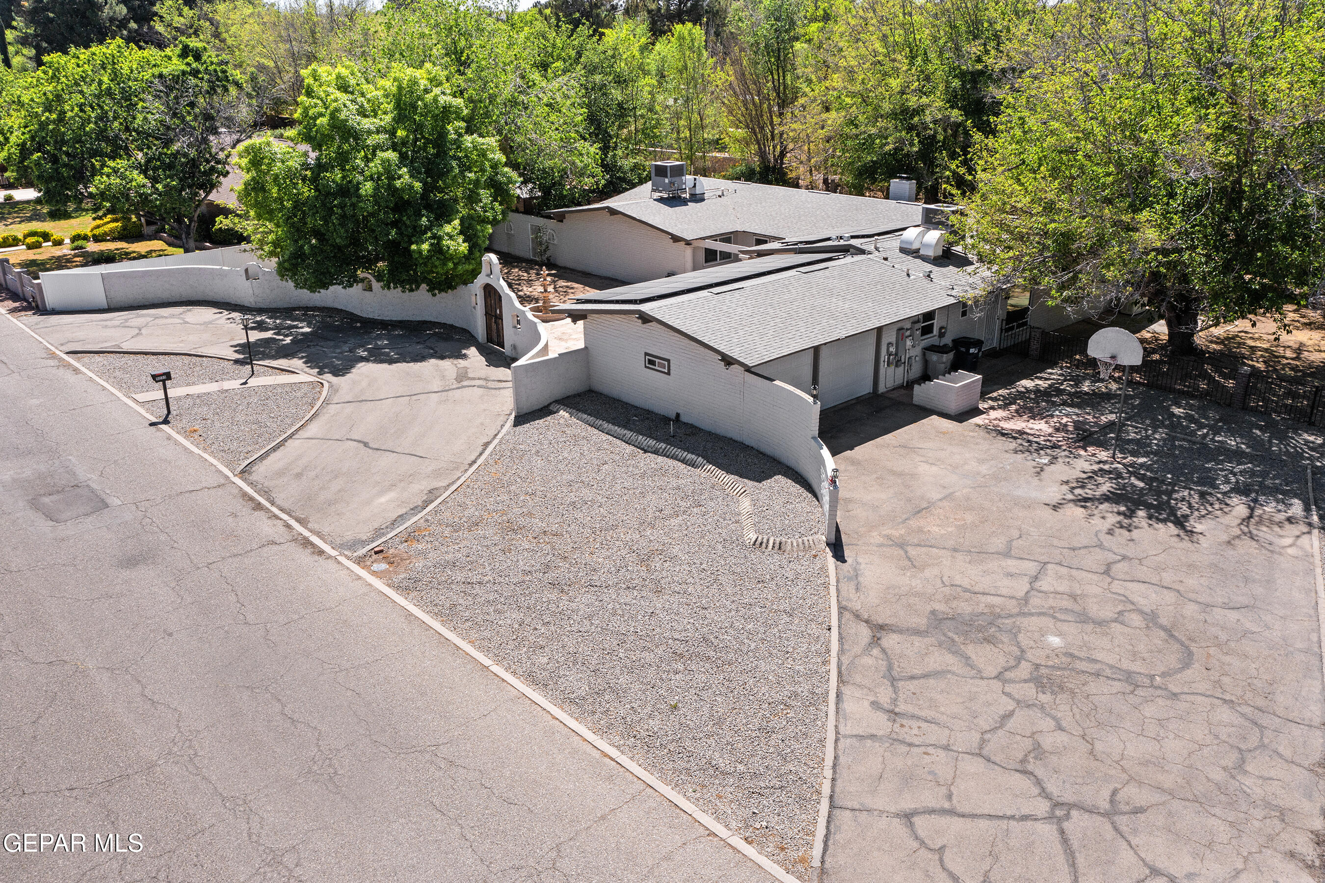 5233 White Oak Drive