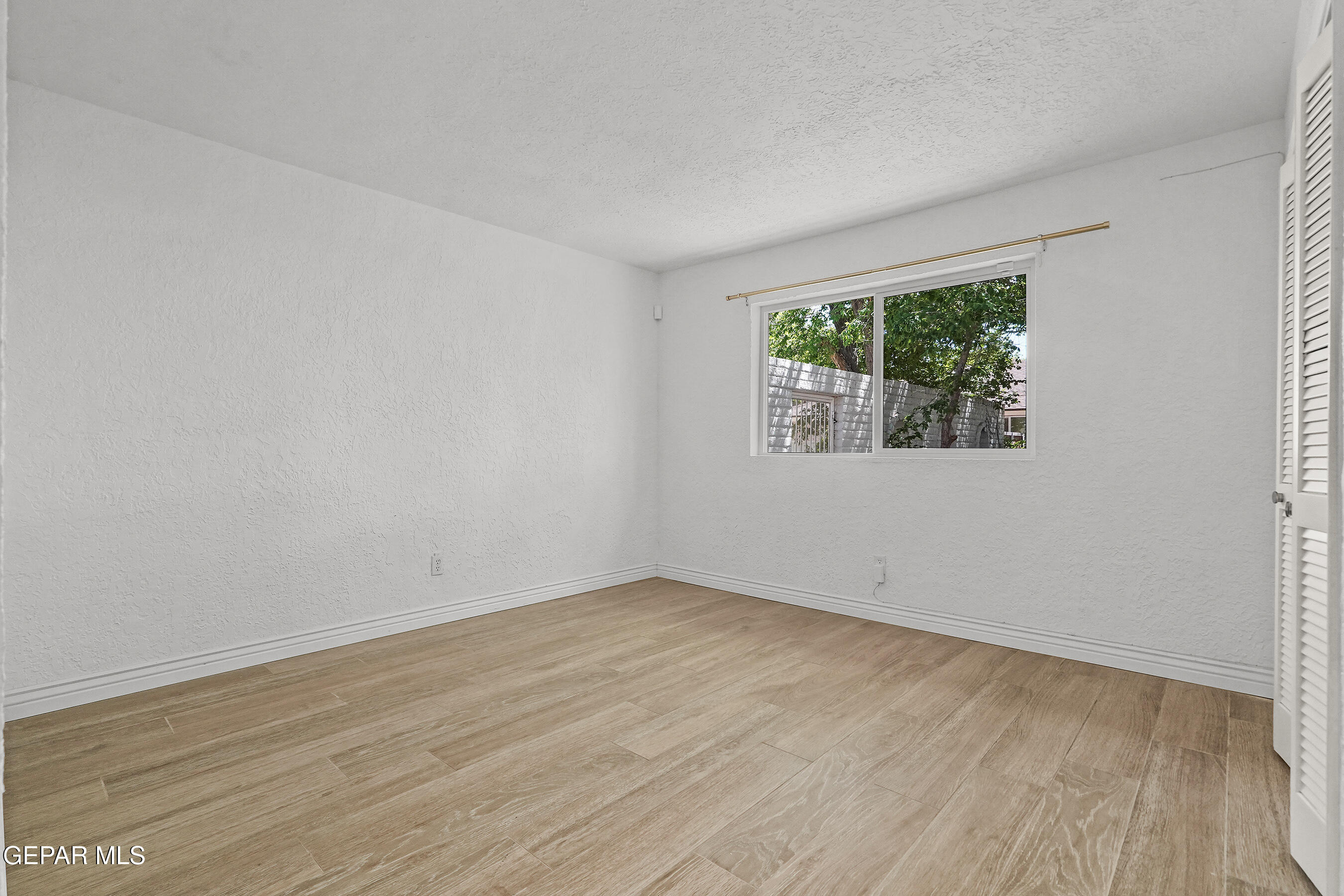 5233 White Oak Drive