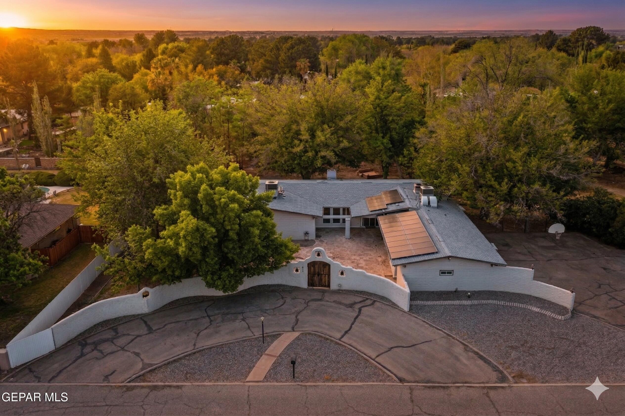 5233 White Oak Drive