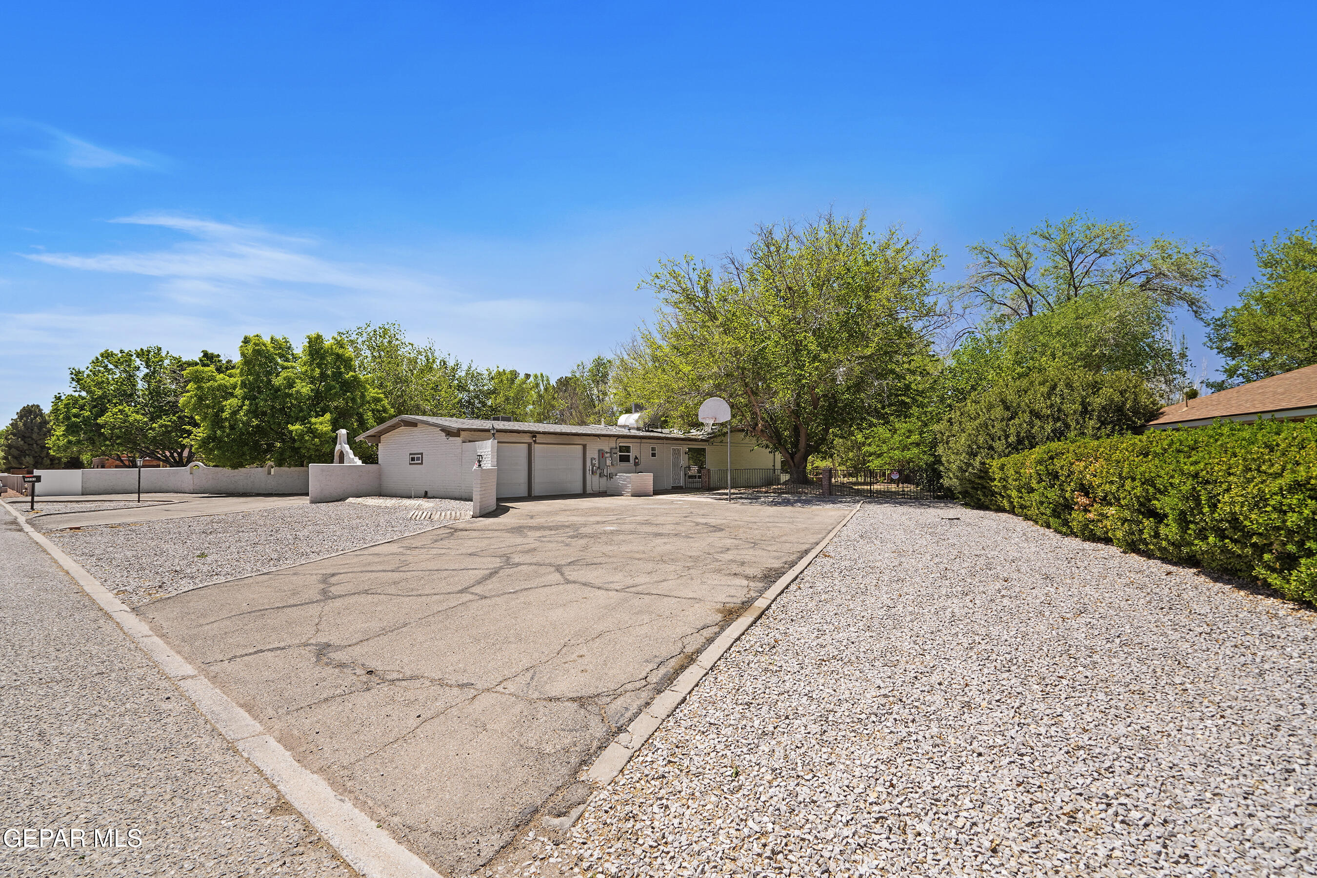 5233 White Oak Drive