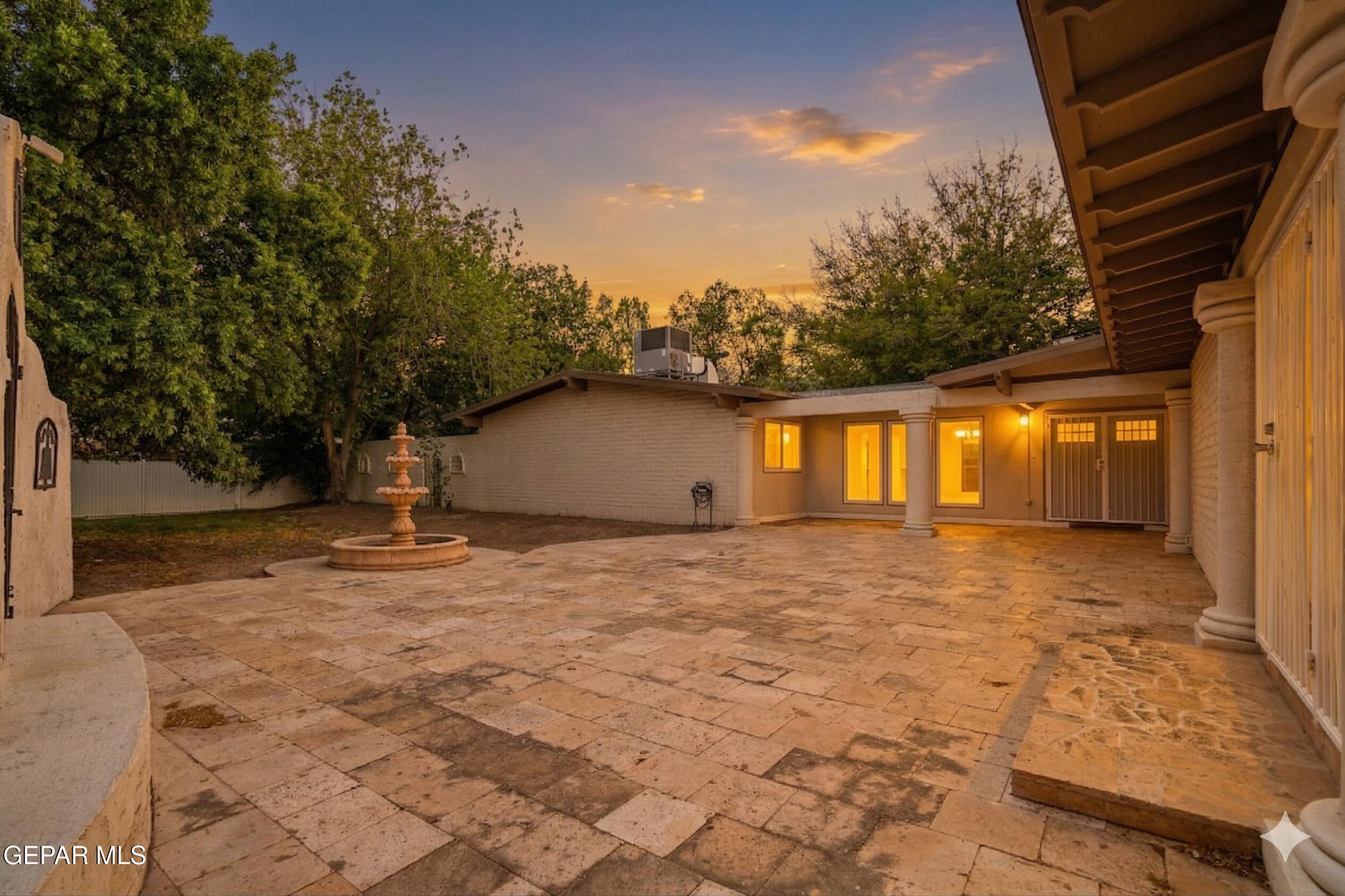 5233 White Oak Drive