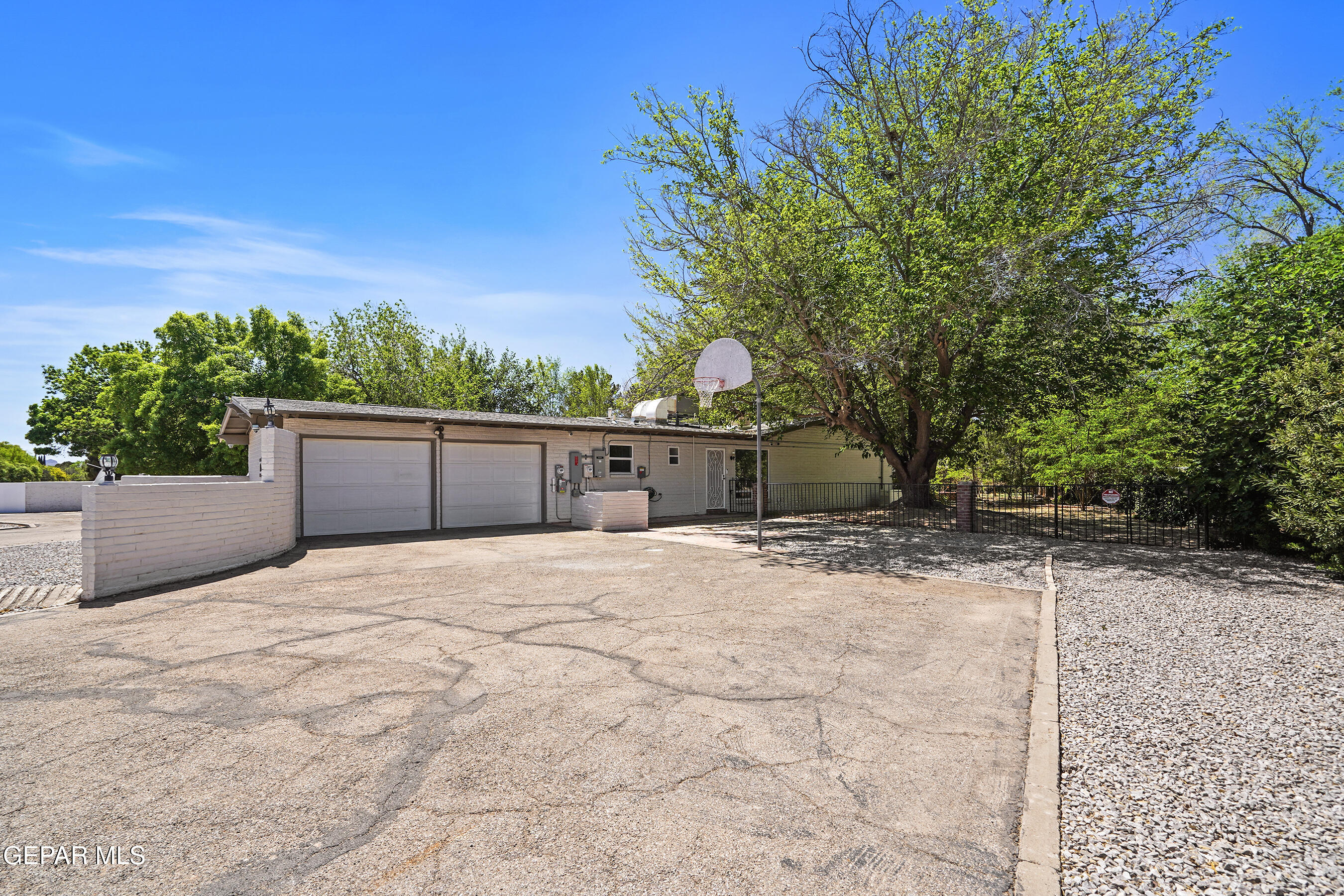 5233 White Oak Drive