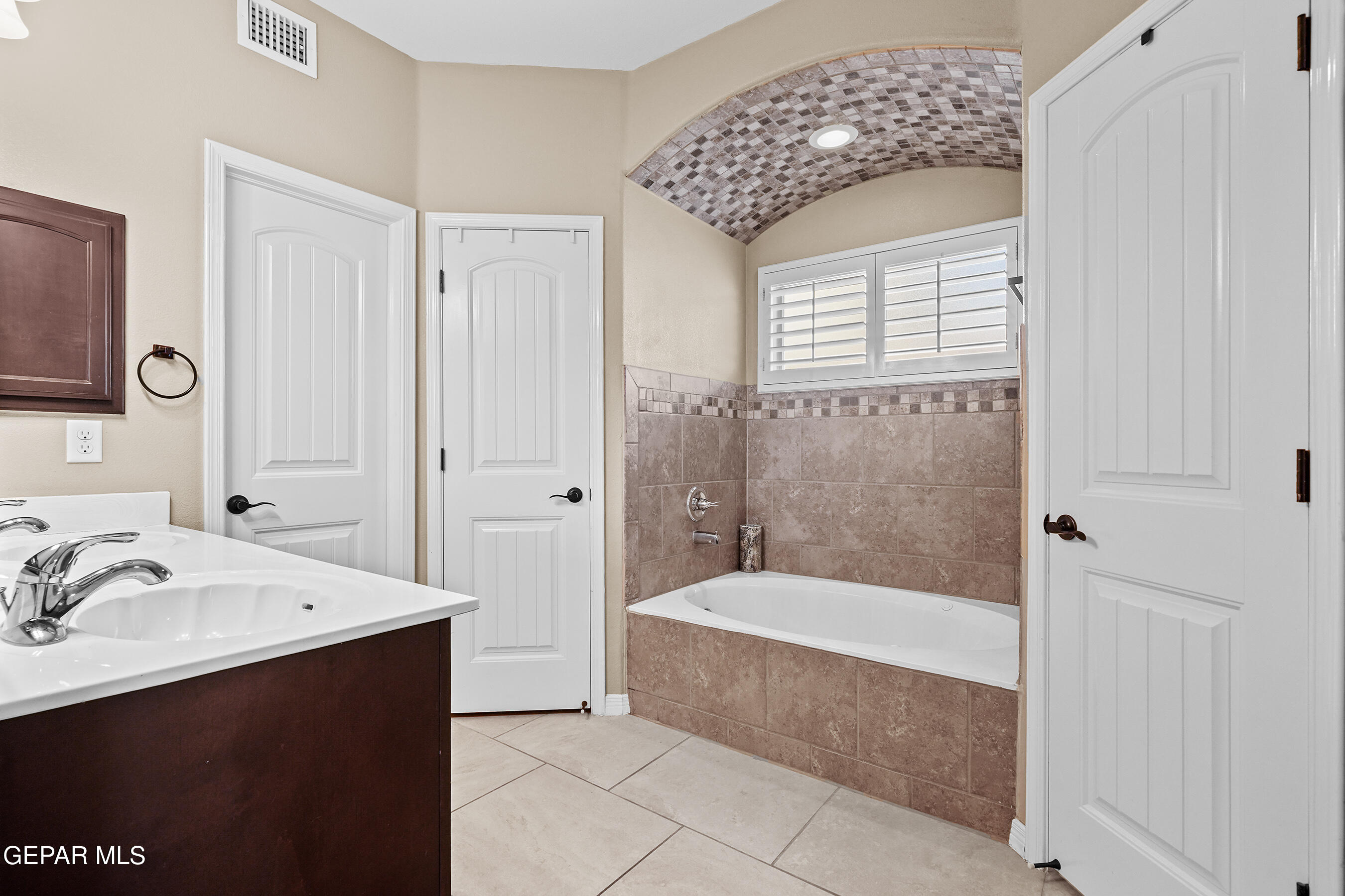 5433 ROBERTO AVALOS Court
