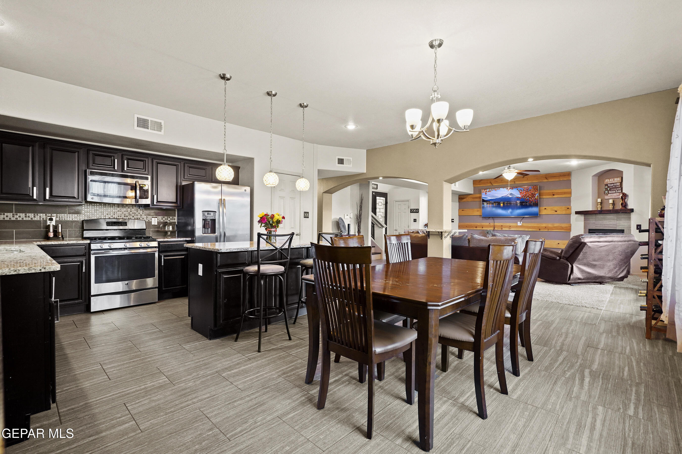 5017 MOON RANCH Lane