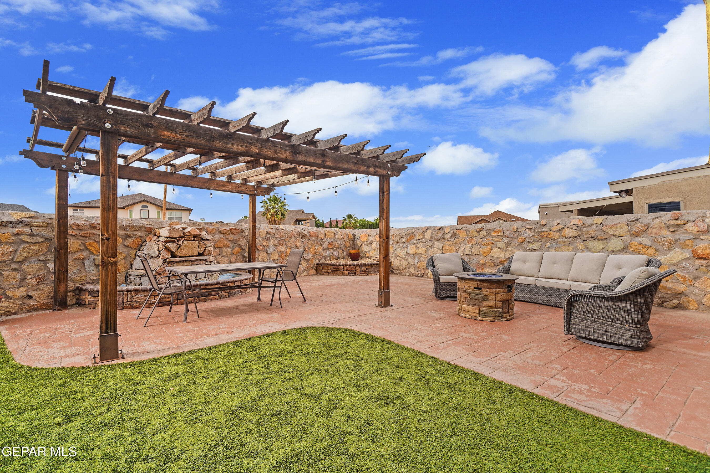 5017 MOON RANCH Lane