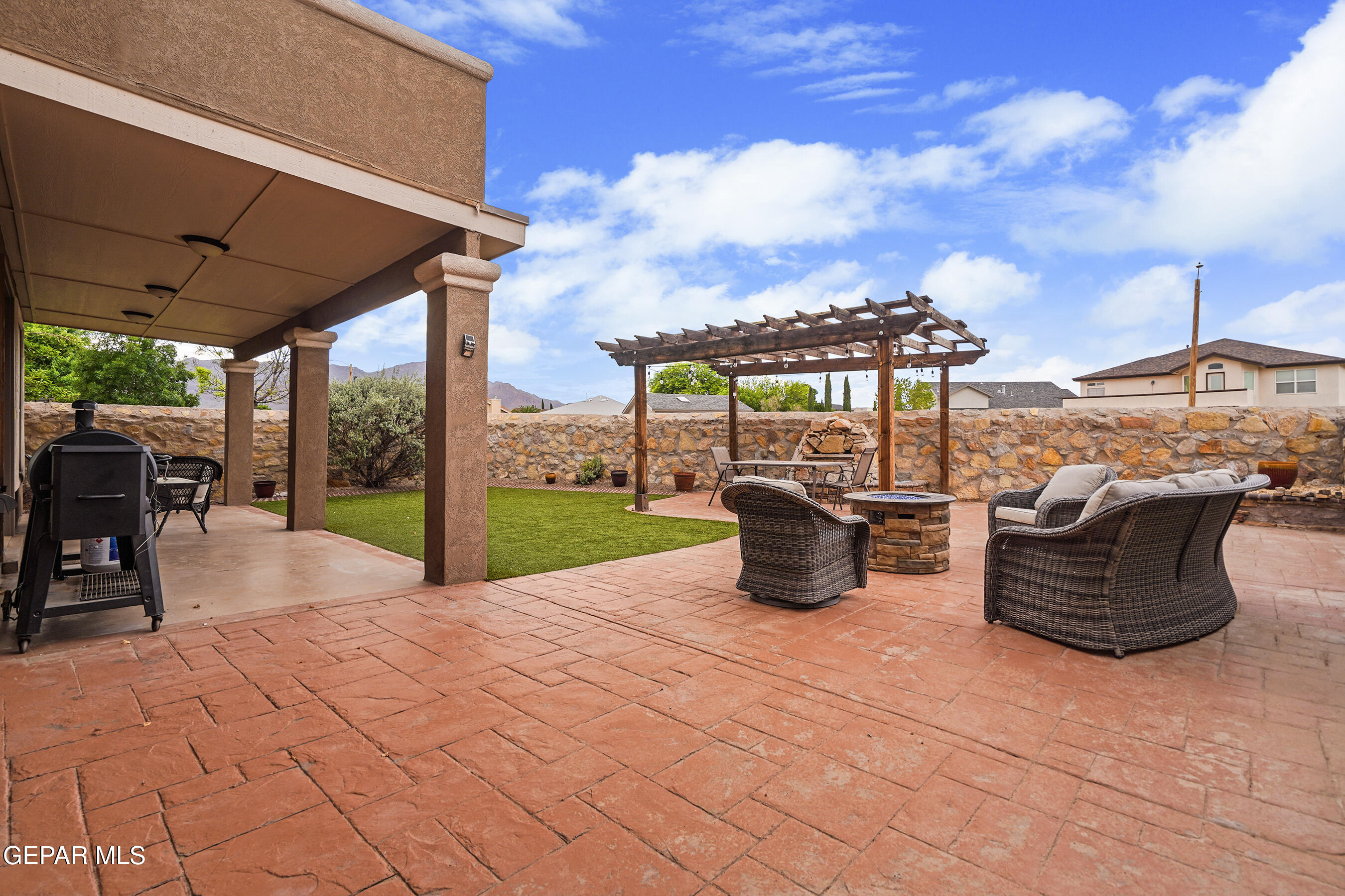 5017 MOON RANCH Lane