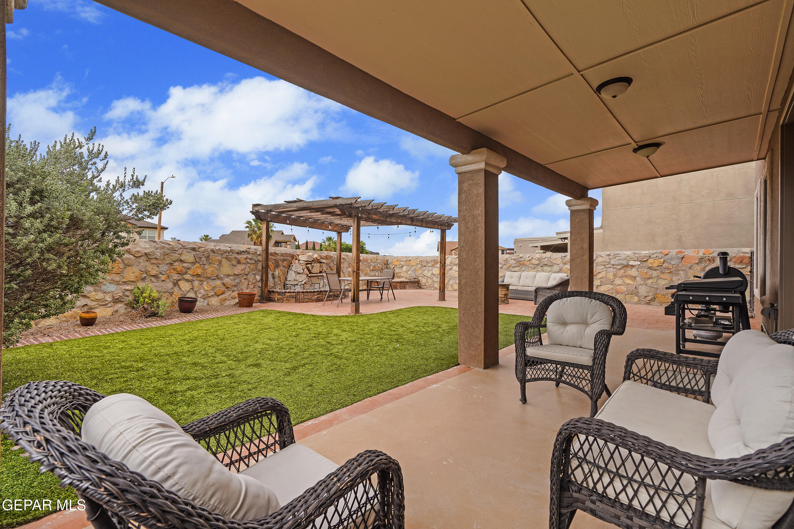 5017 MOON RANCH Lane