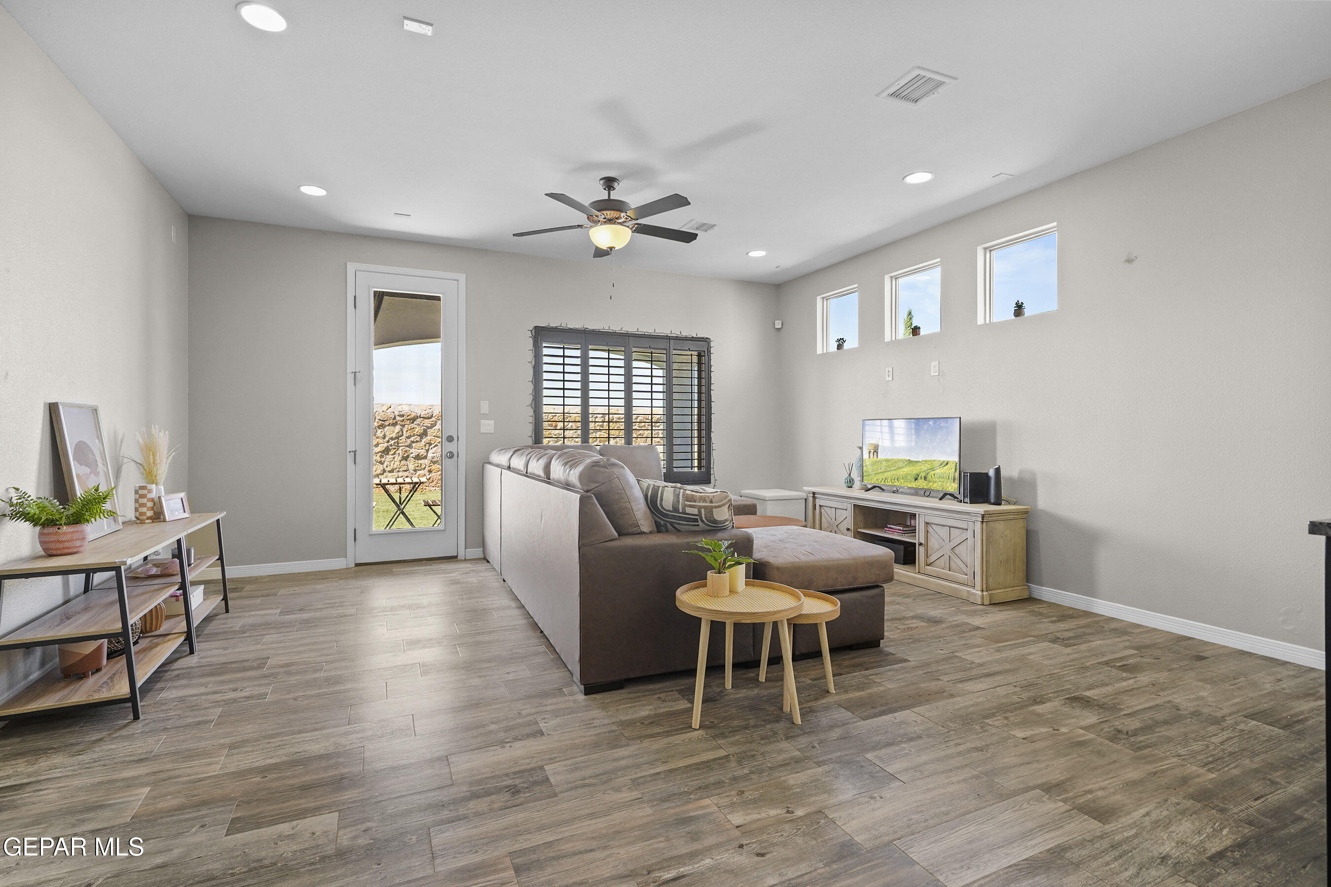 7257 LONG MEADOW Drive