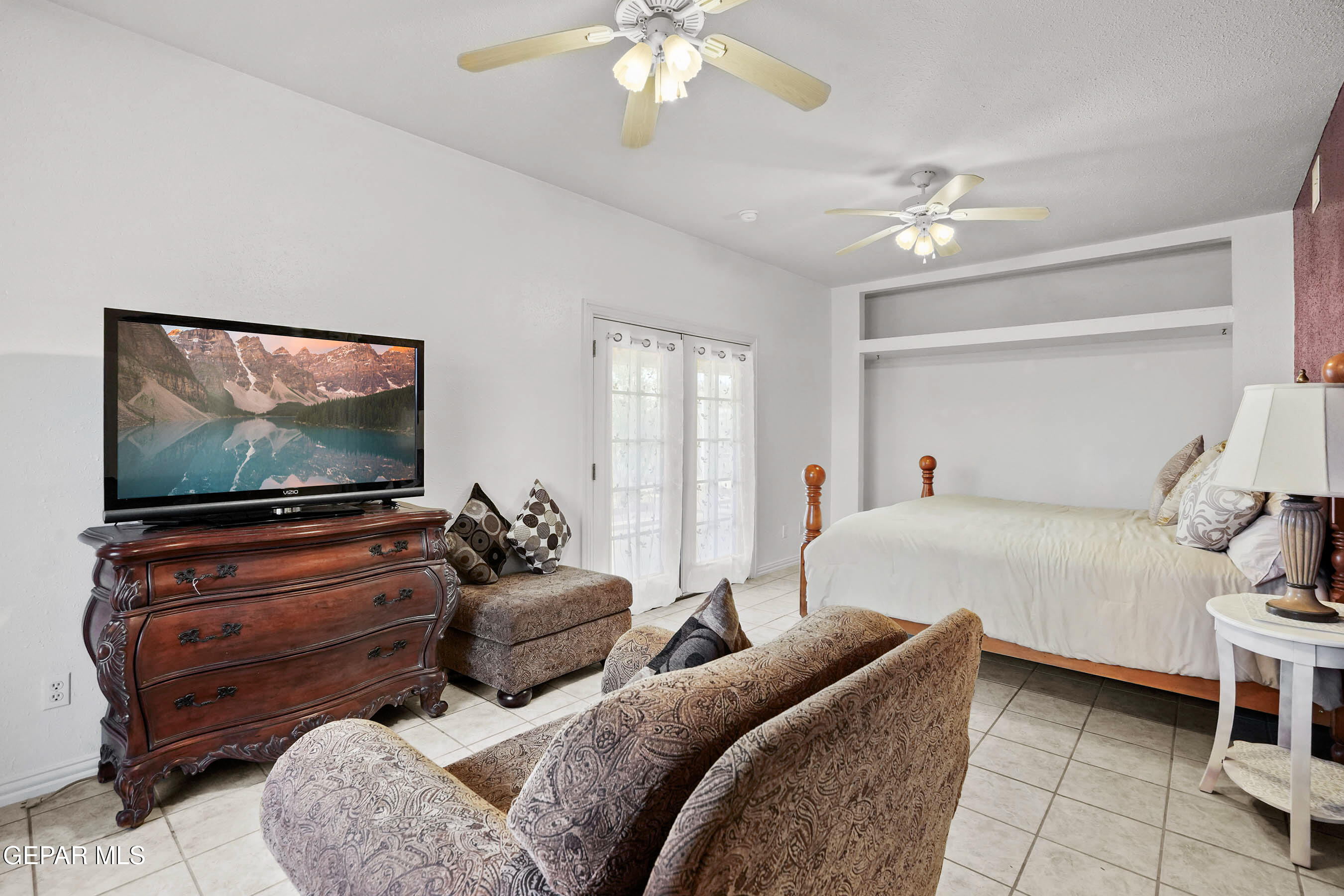 1273 SOUTHWESTERN Drive