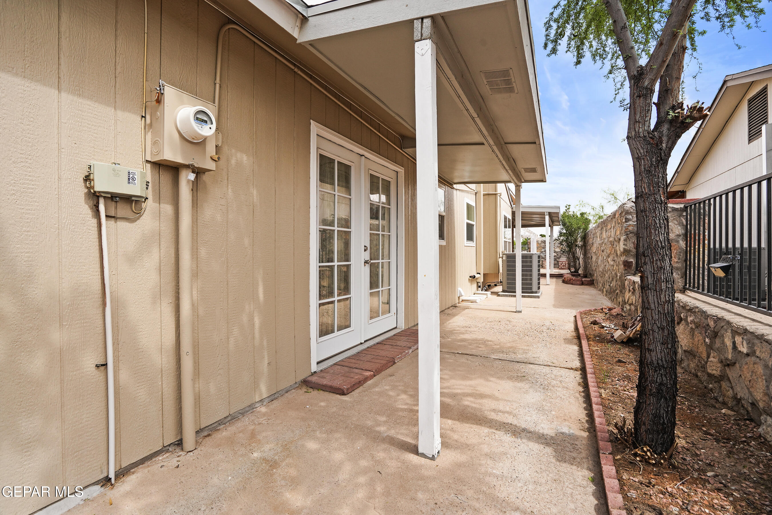 1273 SOUTHWESTERN Drive