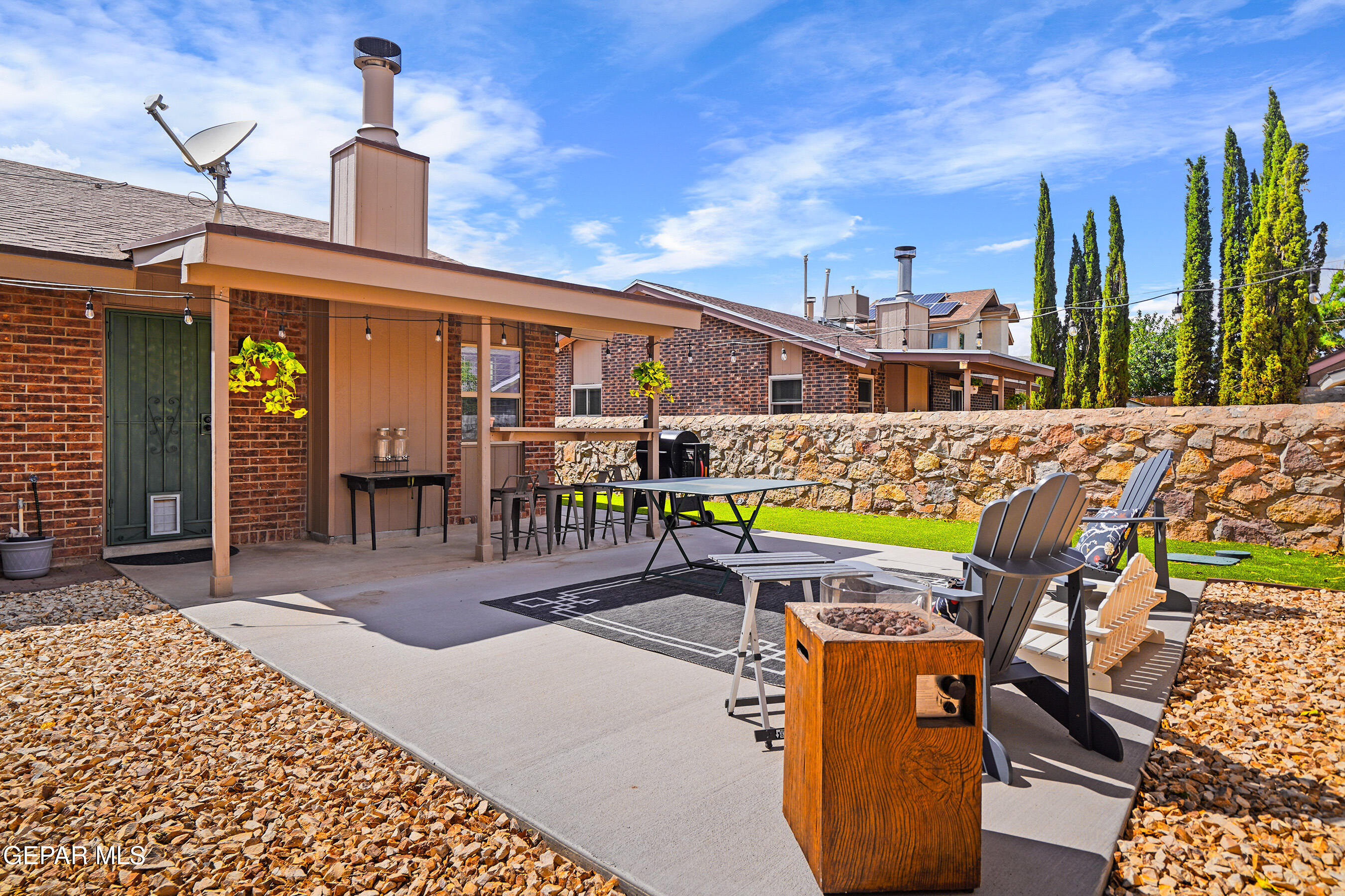 10900 ERNIE BANKS Drive
